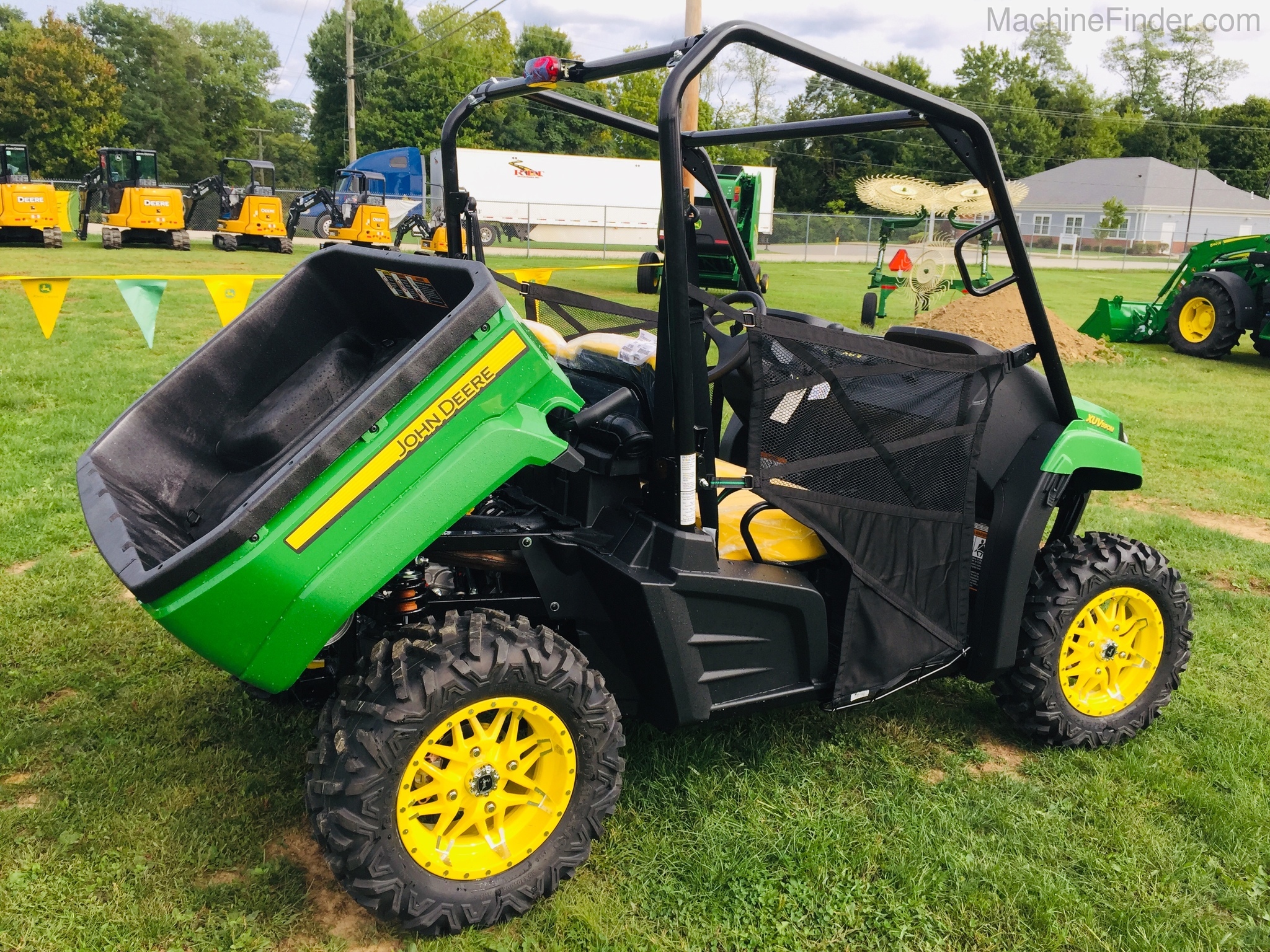 2020 John Deere XUV590M Image 5