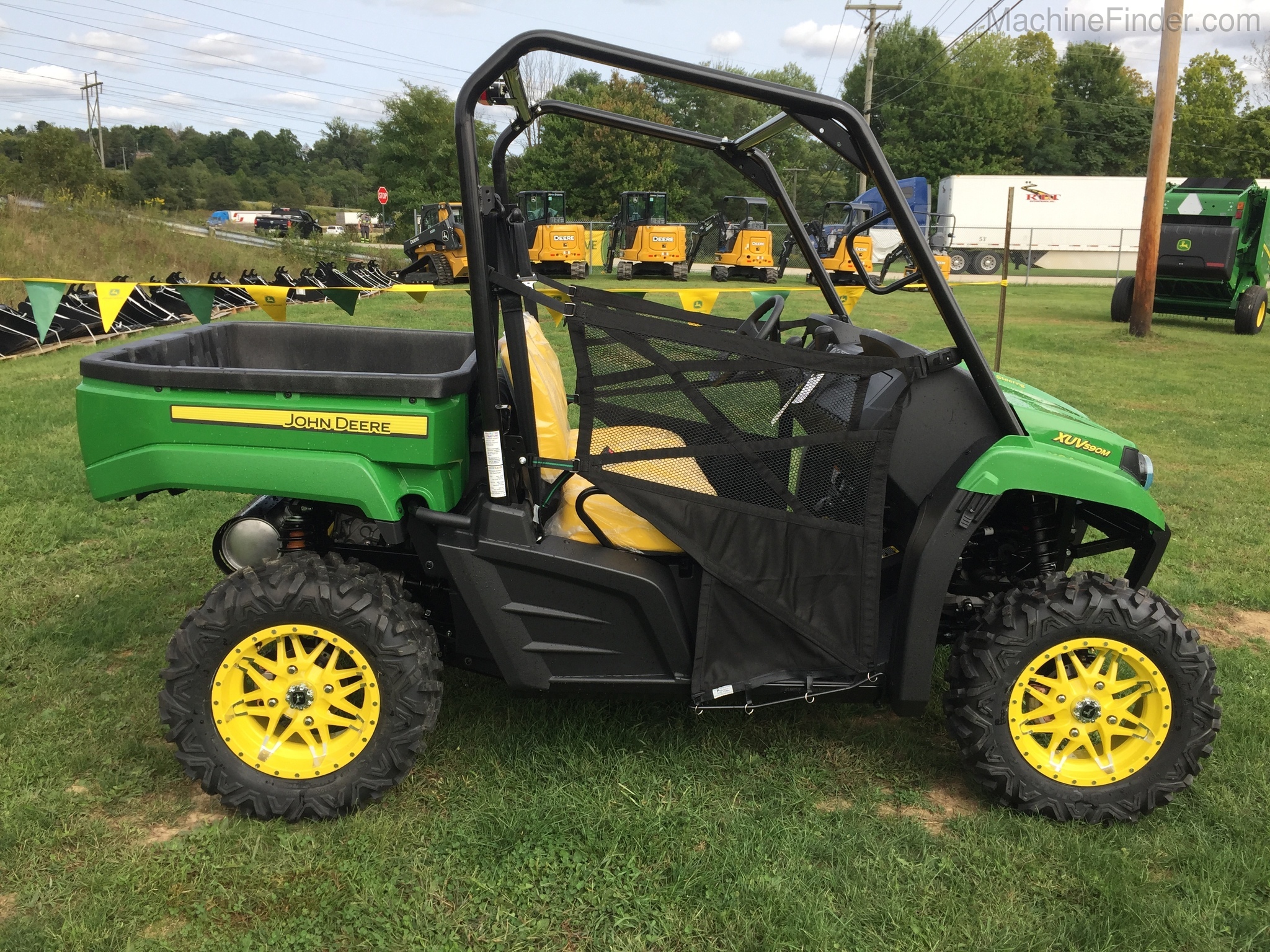 2020 John Deere XUV590M Image 4