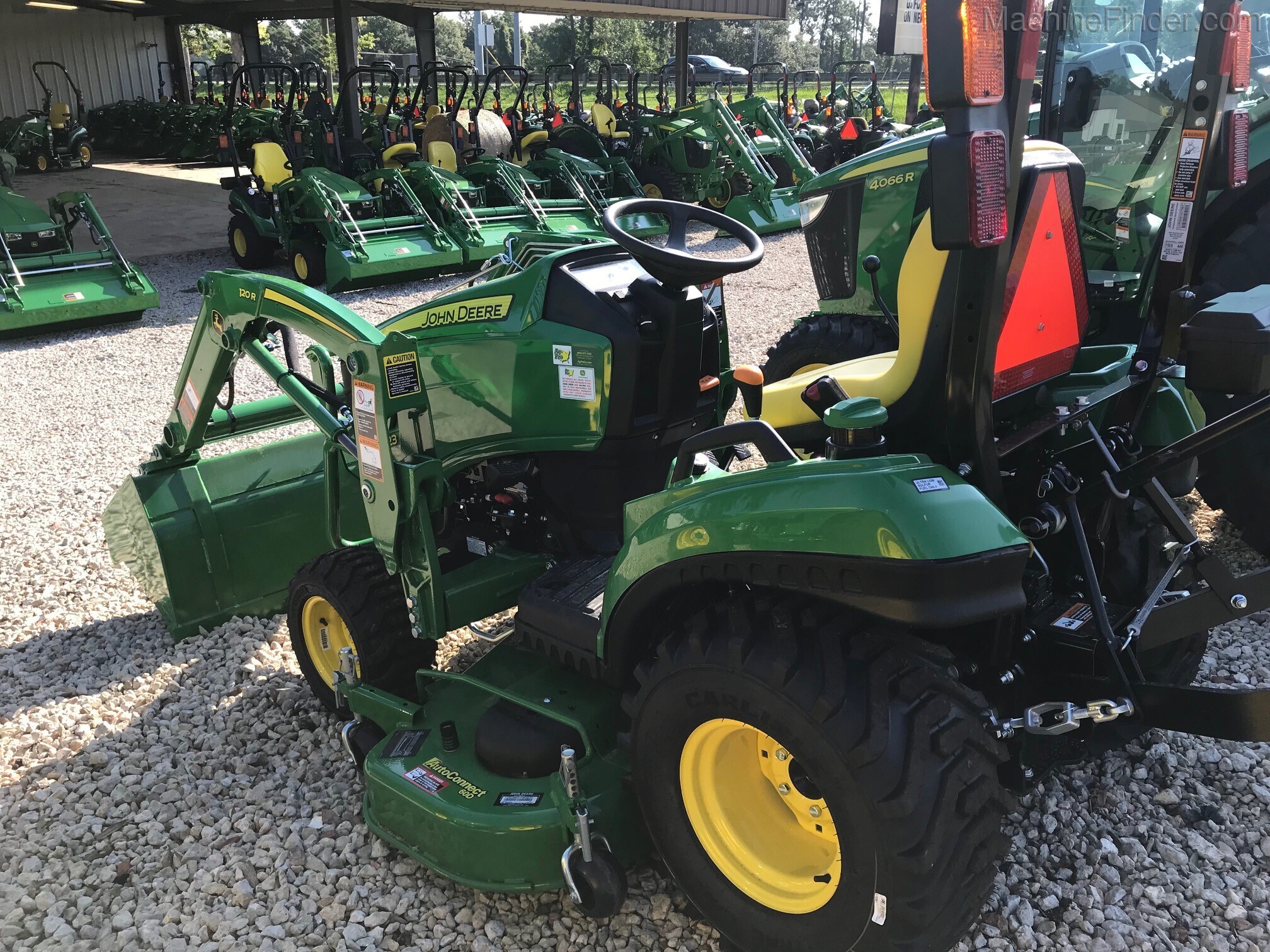 2020 John Deere 1023E LOADER-BELLY MOWER Image 2
