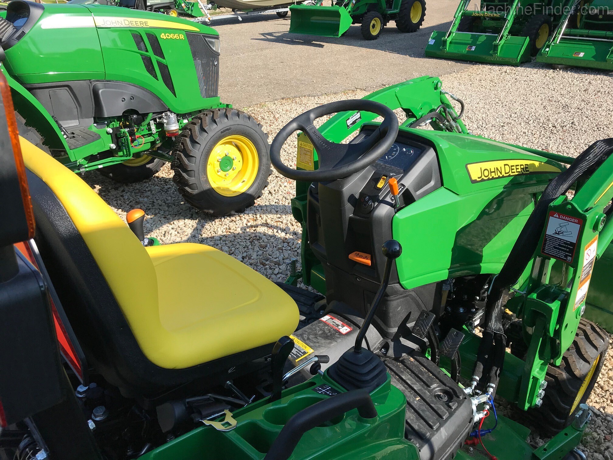 2020 John Deere 1023E LOADER-BELLY MOWER Image 4