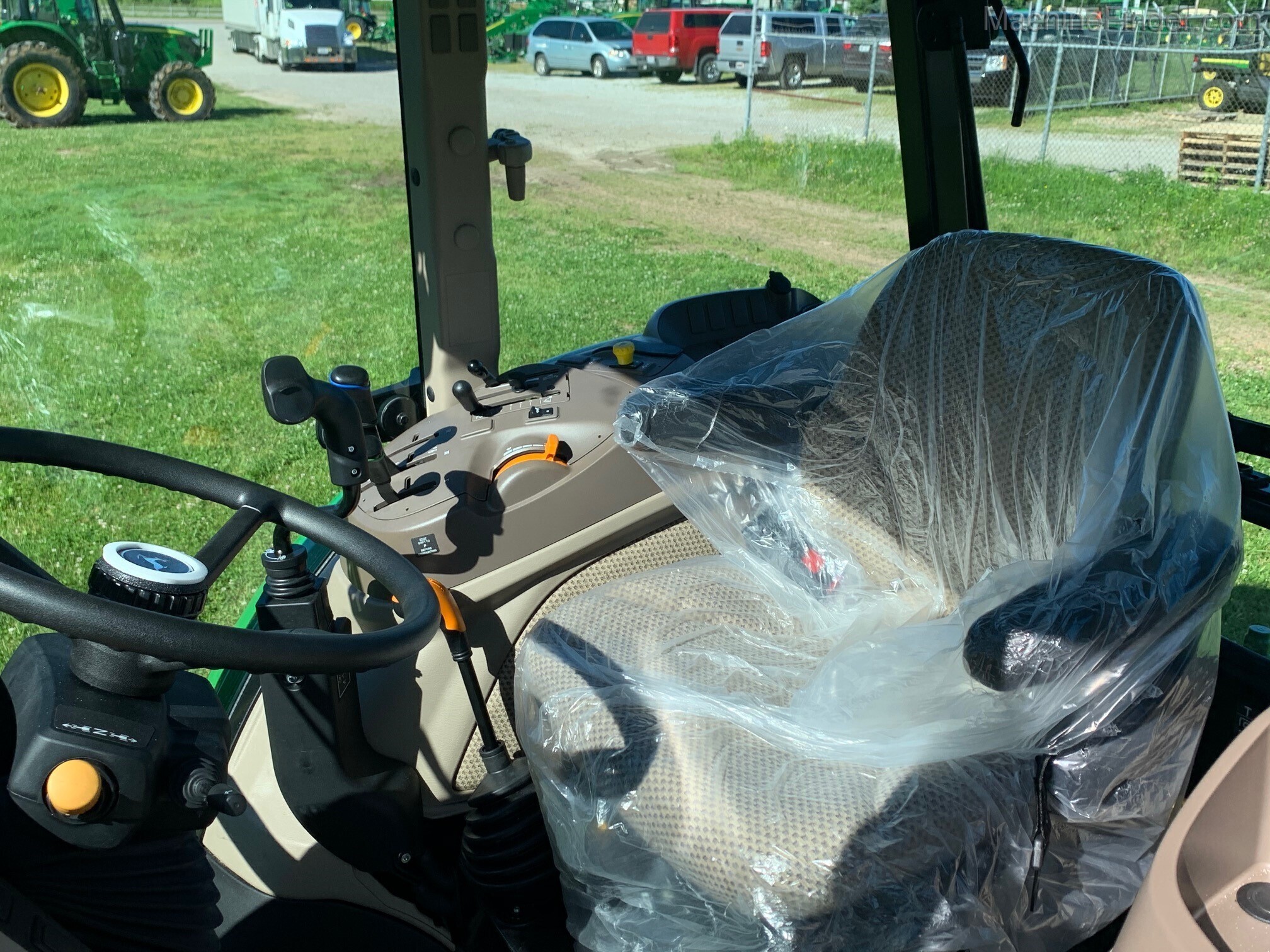 2020 John Deere 5100E Image 8