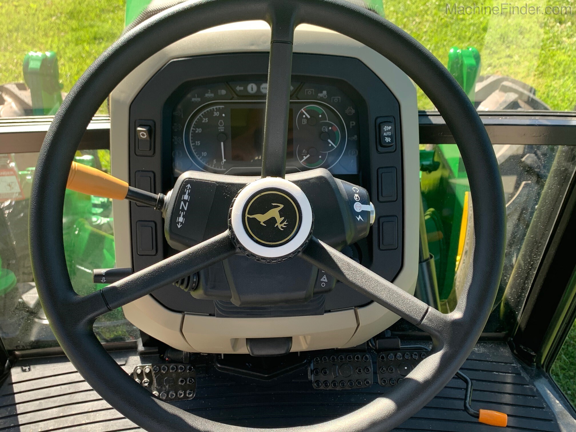 2020 John Deere 5100E Image 11
