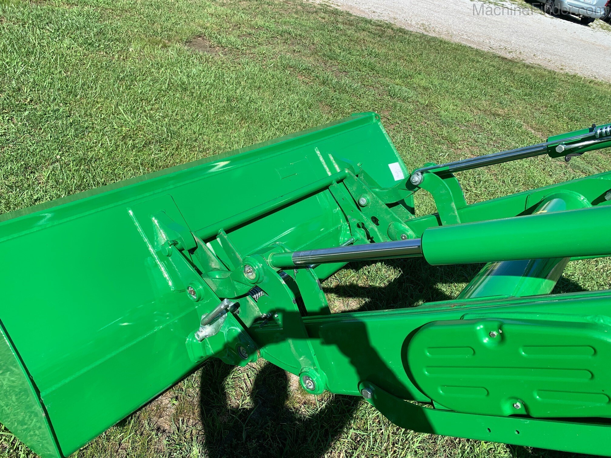 2020 John Deere 5100E Image 6