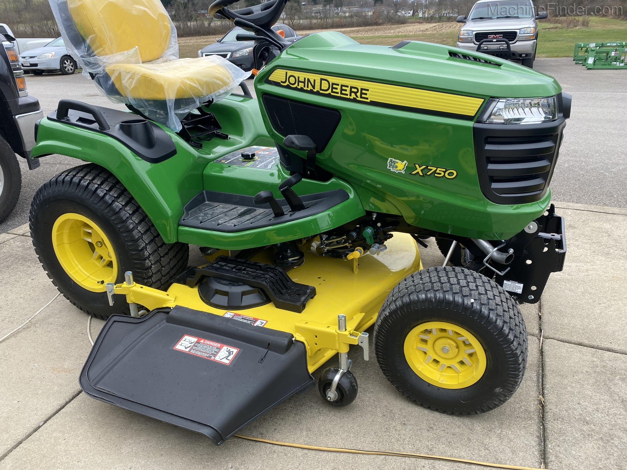 2021 John Deere X750 Image 2