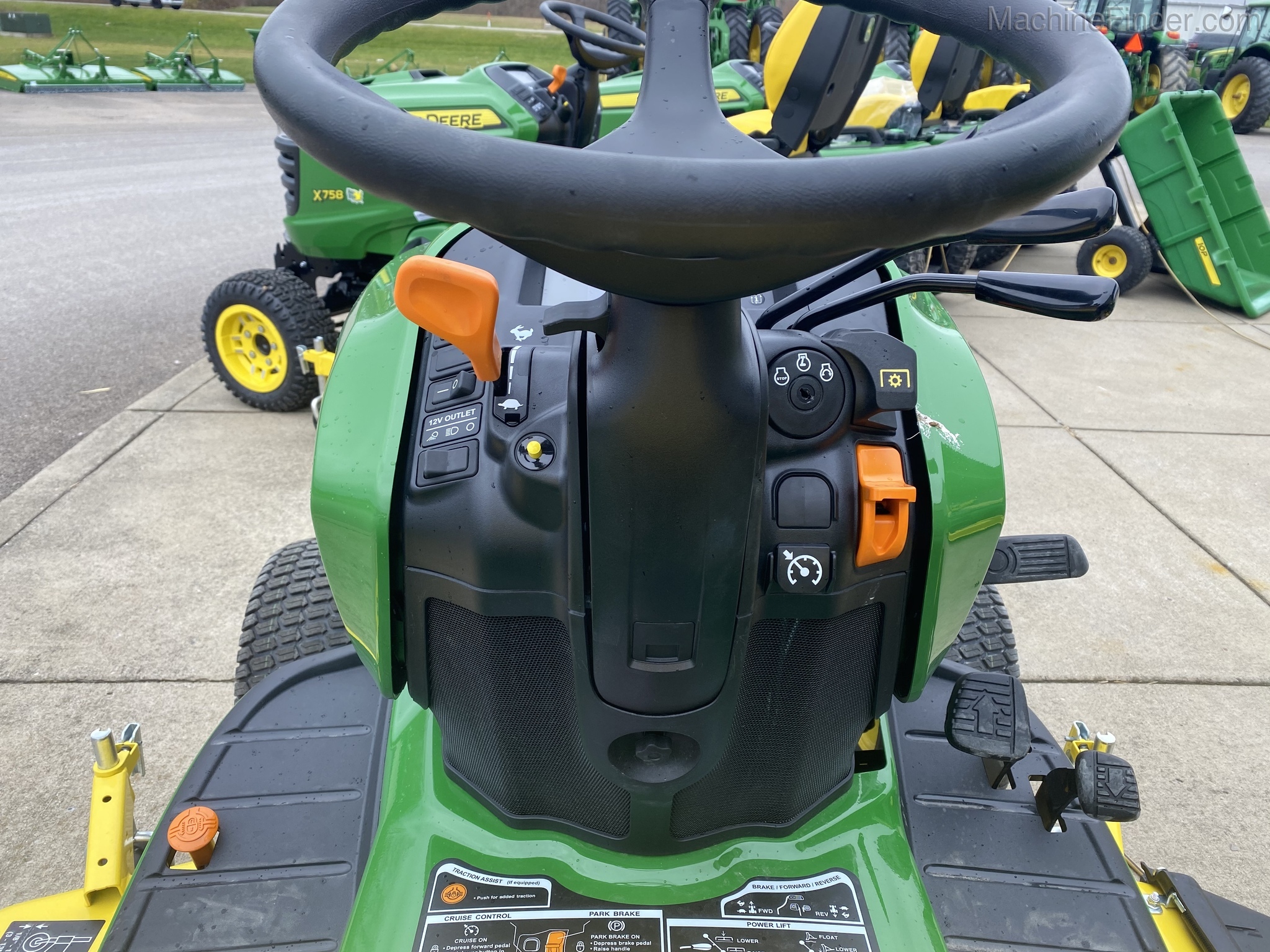 2021 John Deere X750 Image 4