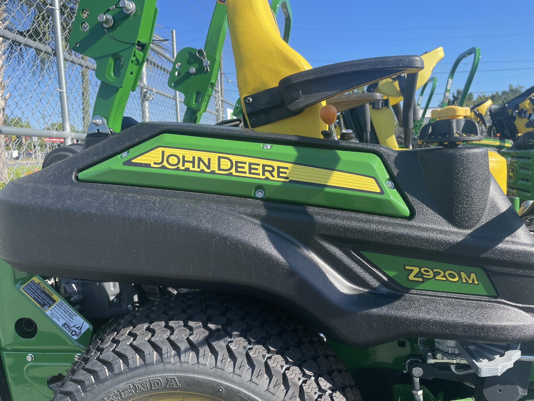 2023 John Deere Z920M Image 3