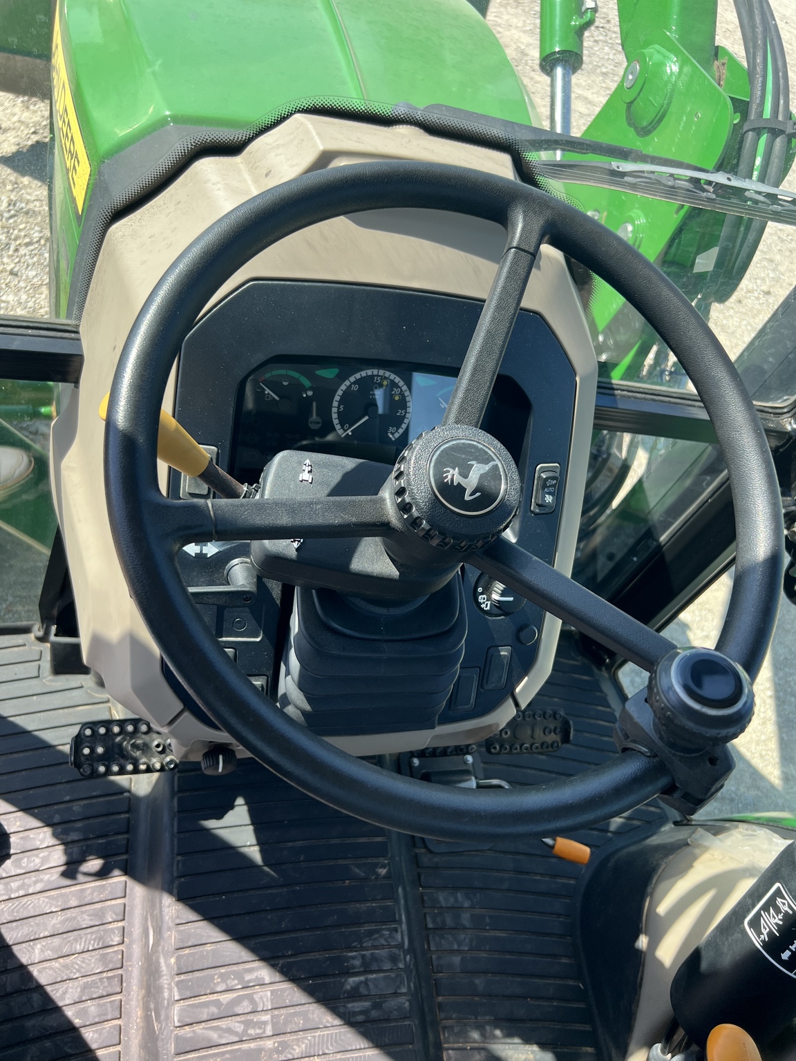 2018 John Deere 5055E Image 4