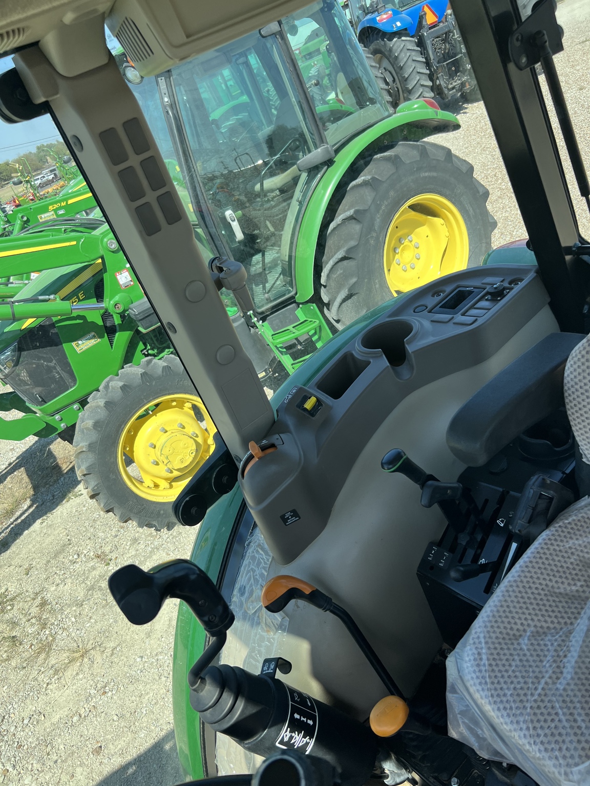 2018 John Deere 5055E Image 6
