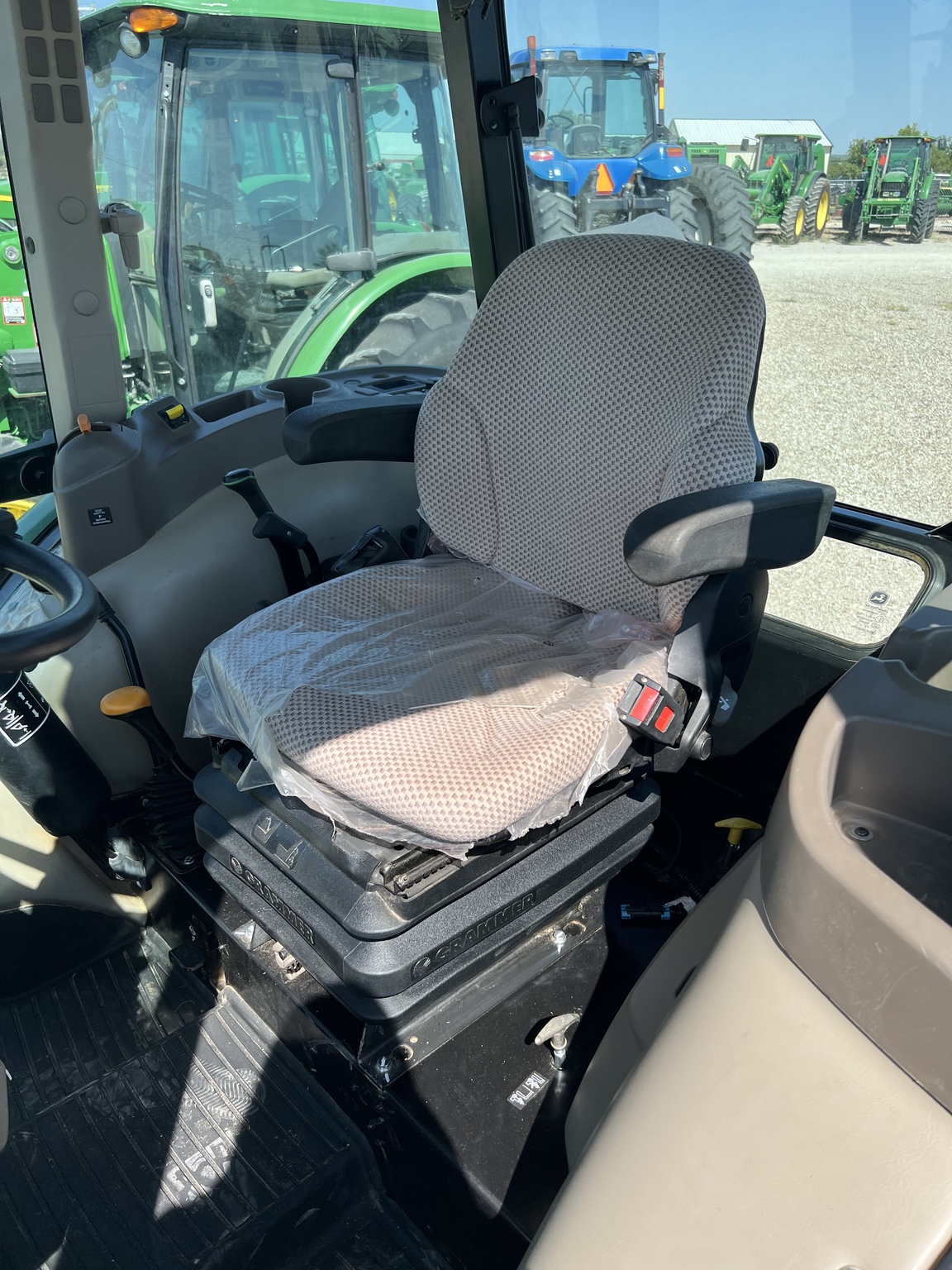 2018 John Deere 5055E Image 5