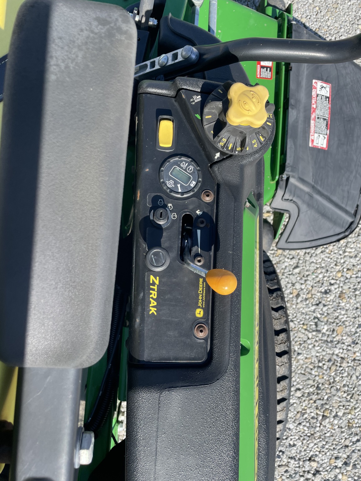 2021 John Deere Z920M Image 8