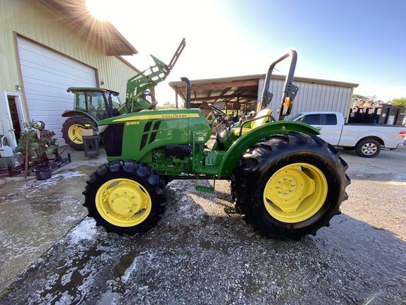 2016 John Deere 5065E Photo 4