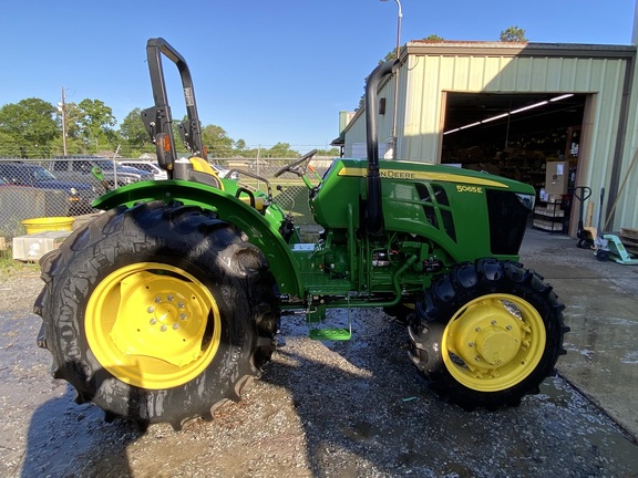 2016 John Deere 5065E Photo 5
