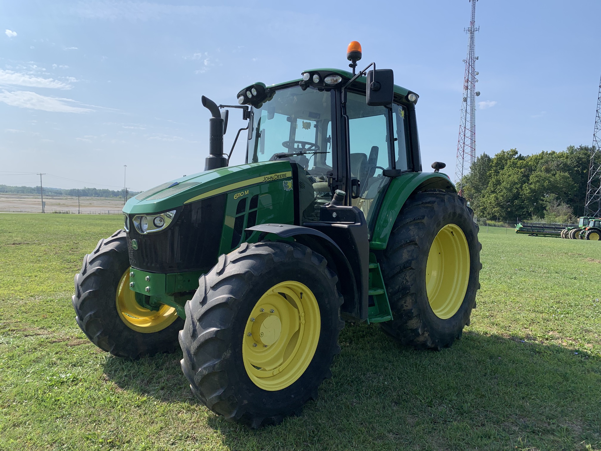 2021 John Deere 6110M Image 3