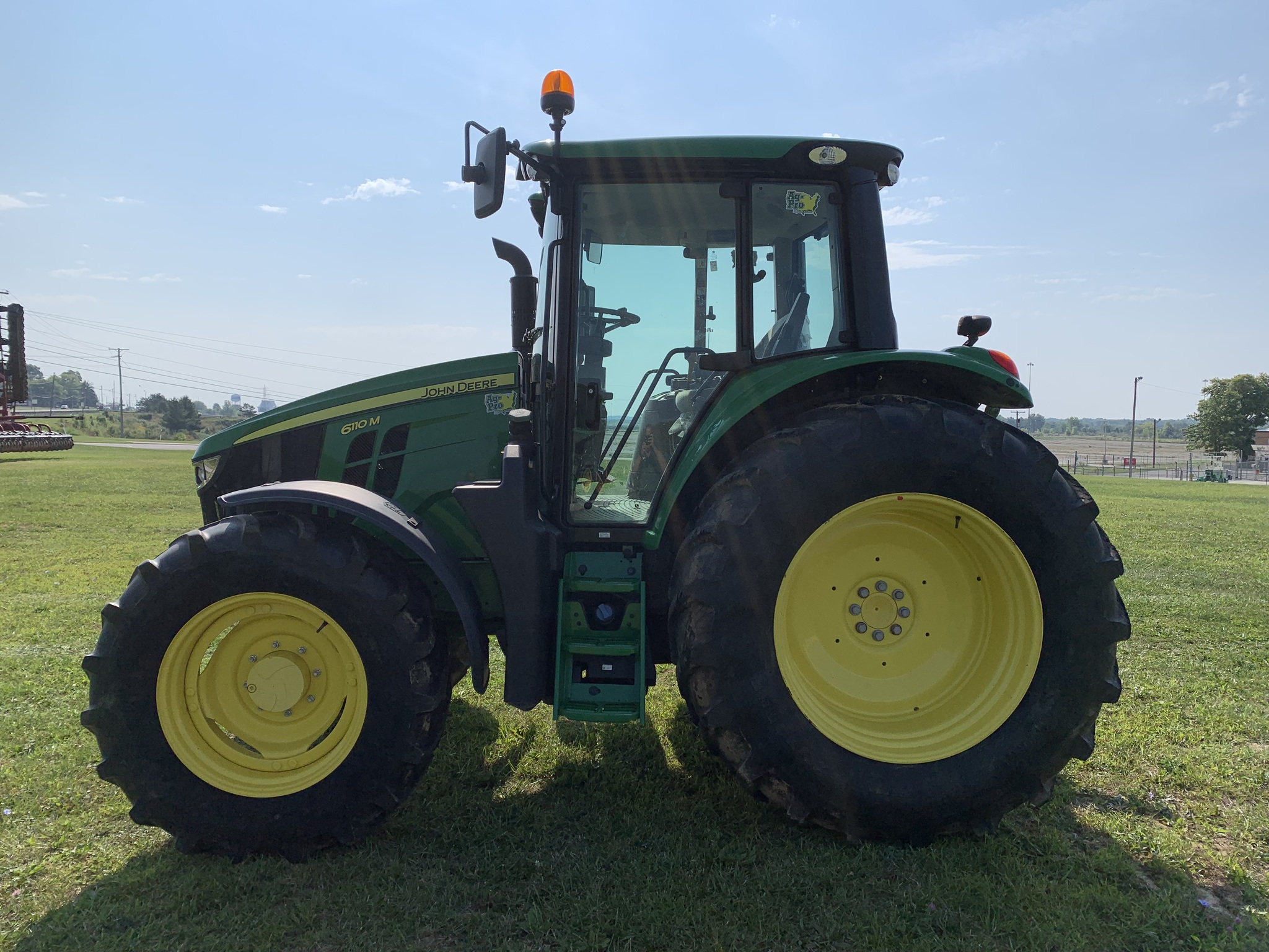 2021 John Deere 6110M Image 4