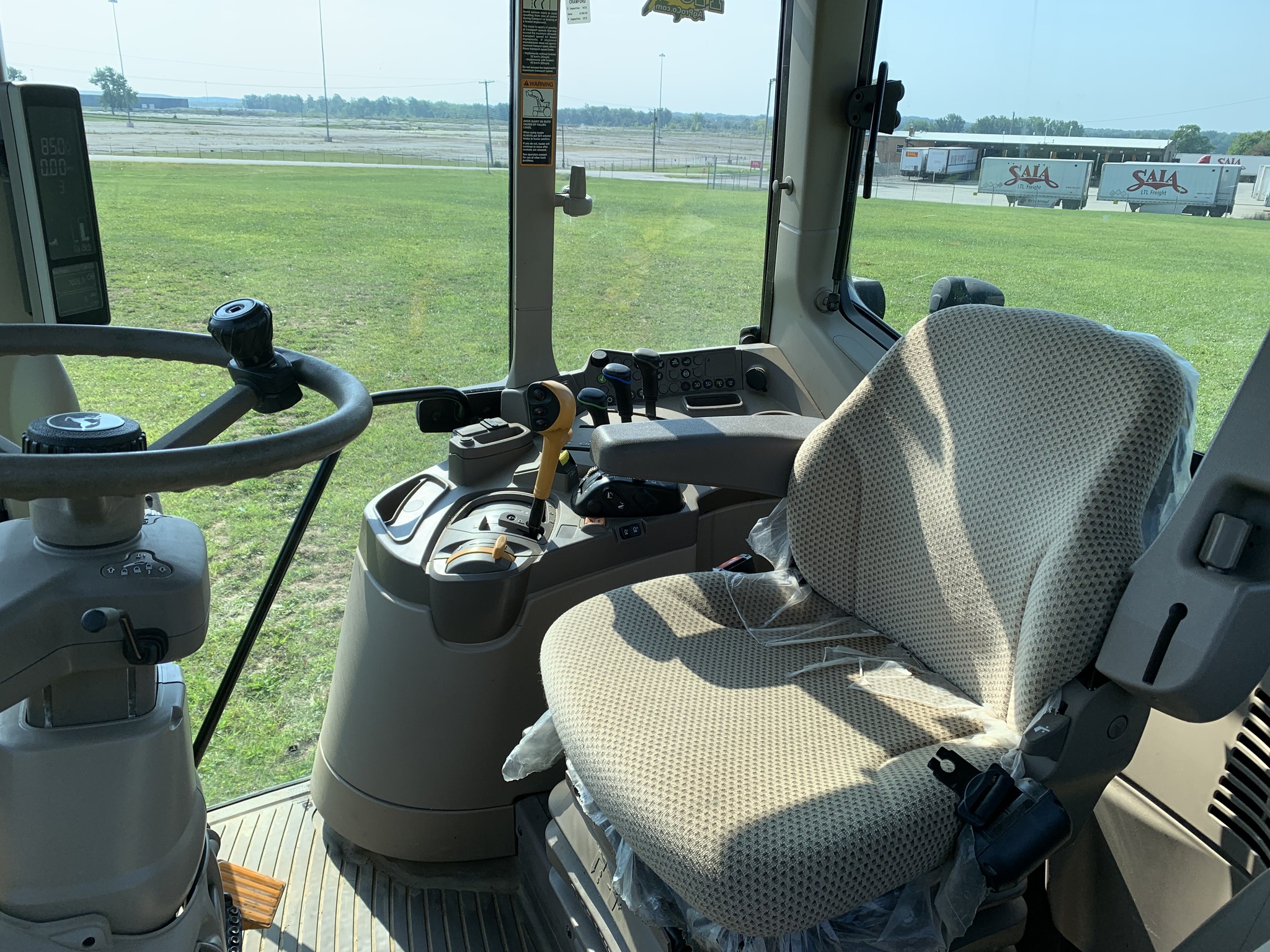 2021 John Deere 6110M Image 9