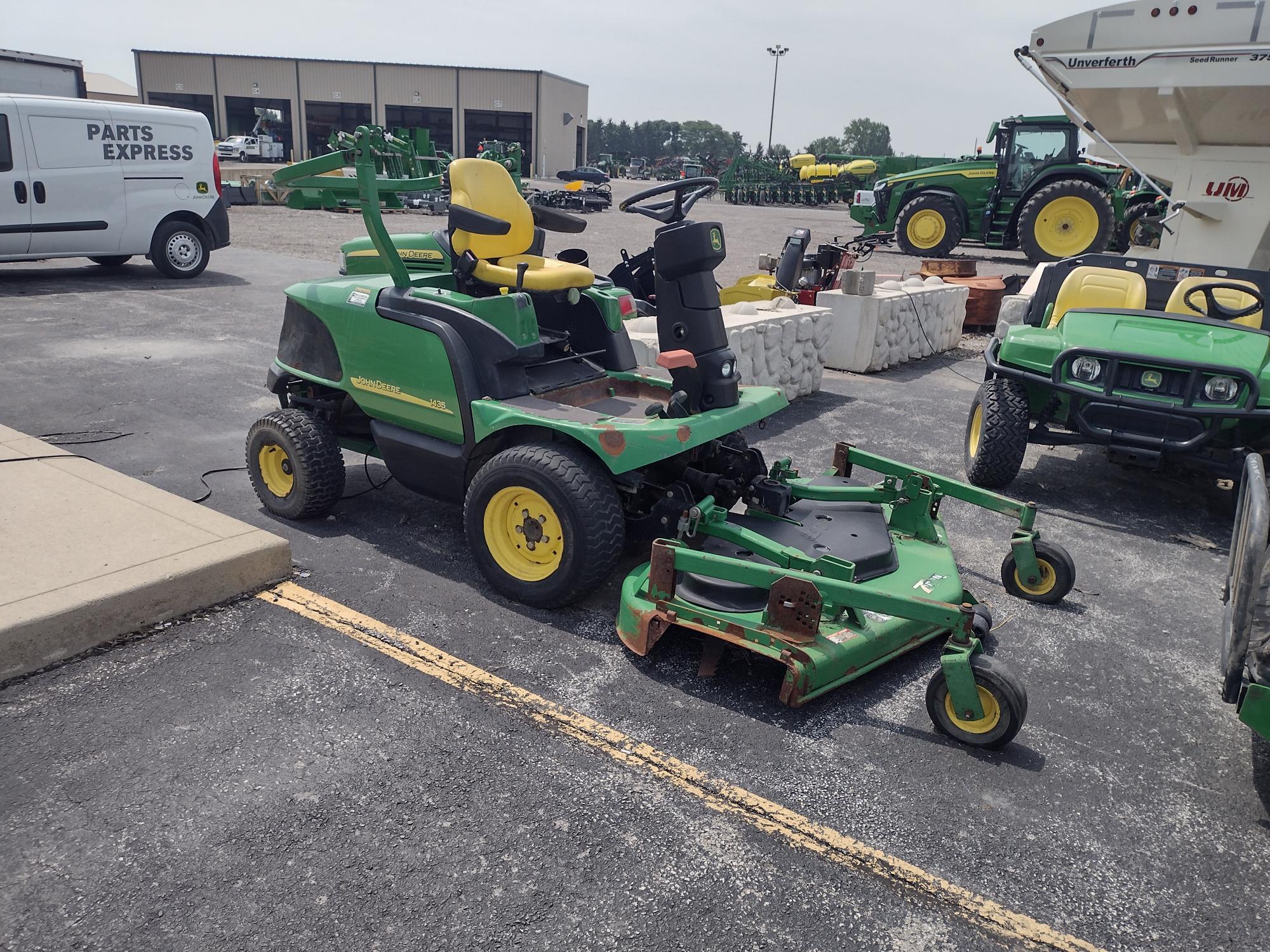 2001 John Deere 1435 Image 1
