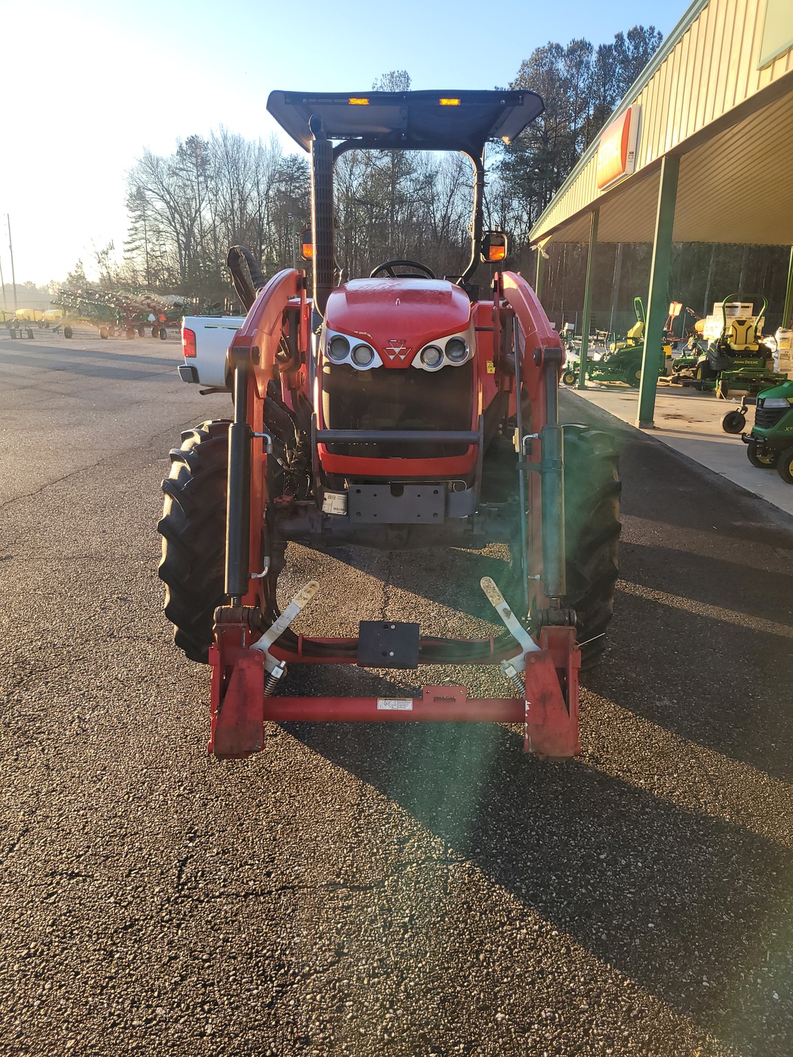 2016 Massey Ferguson 4607M Image 3