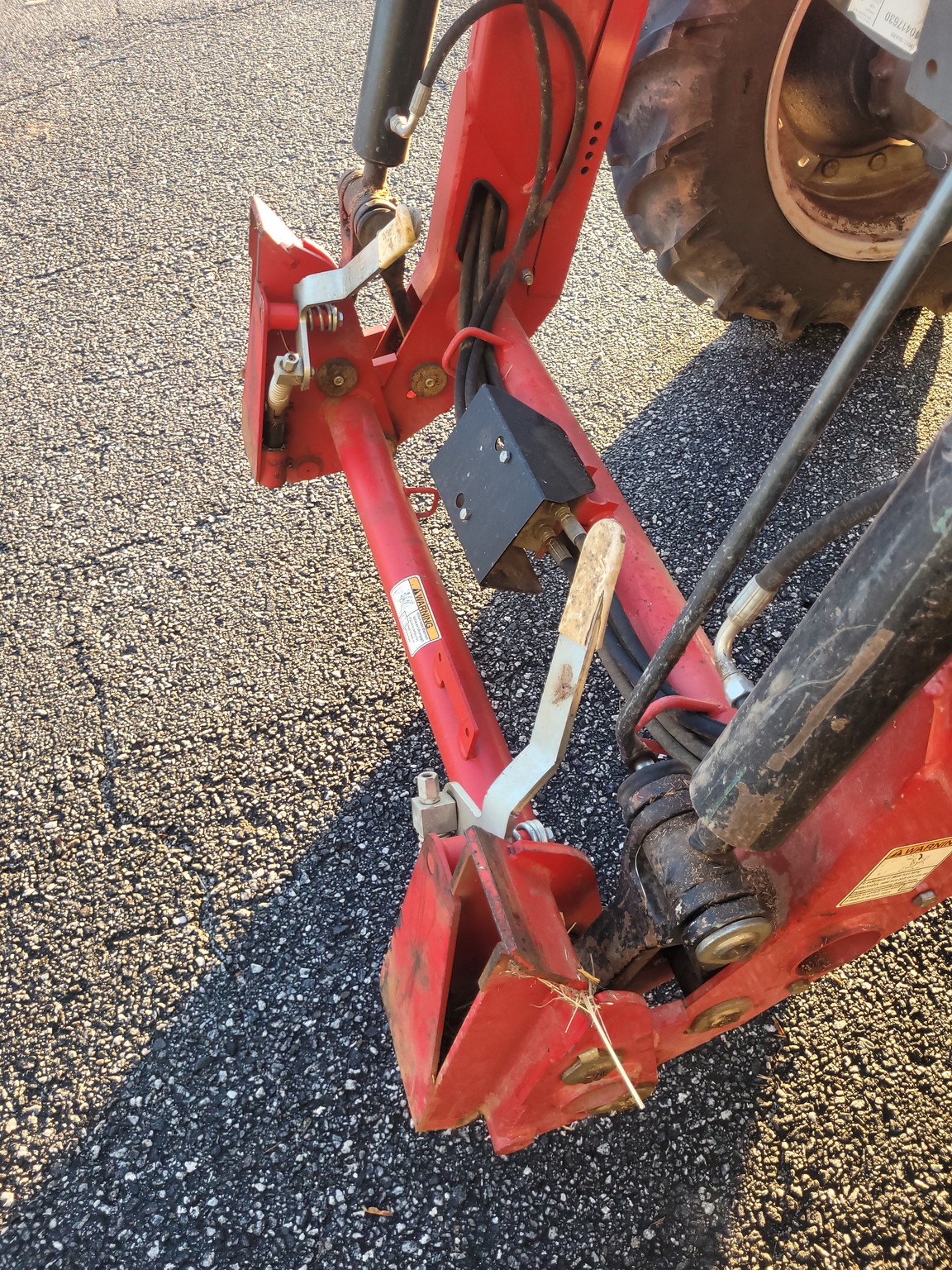 2016 Massey Ferguson 4607M Image 6