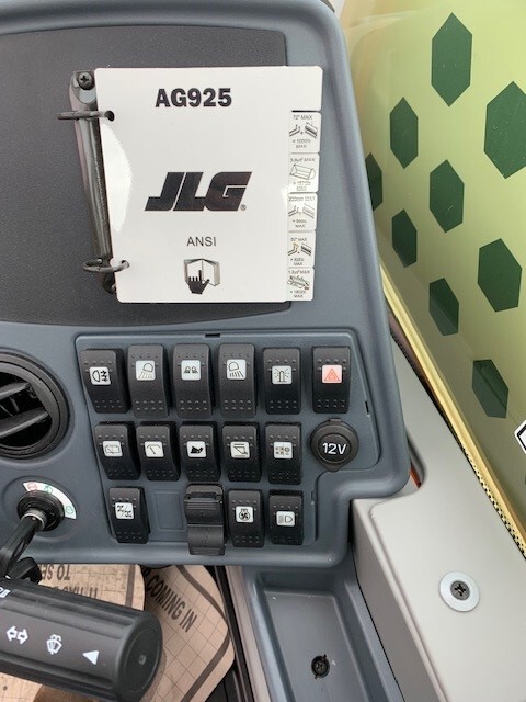 2024 JLG AG925 Image 9