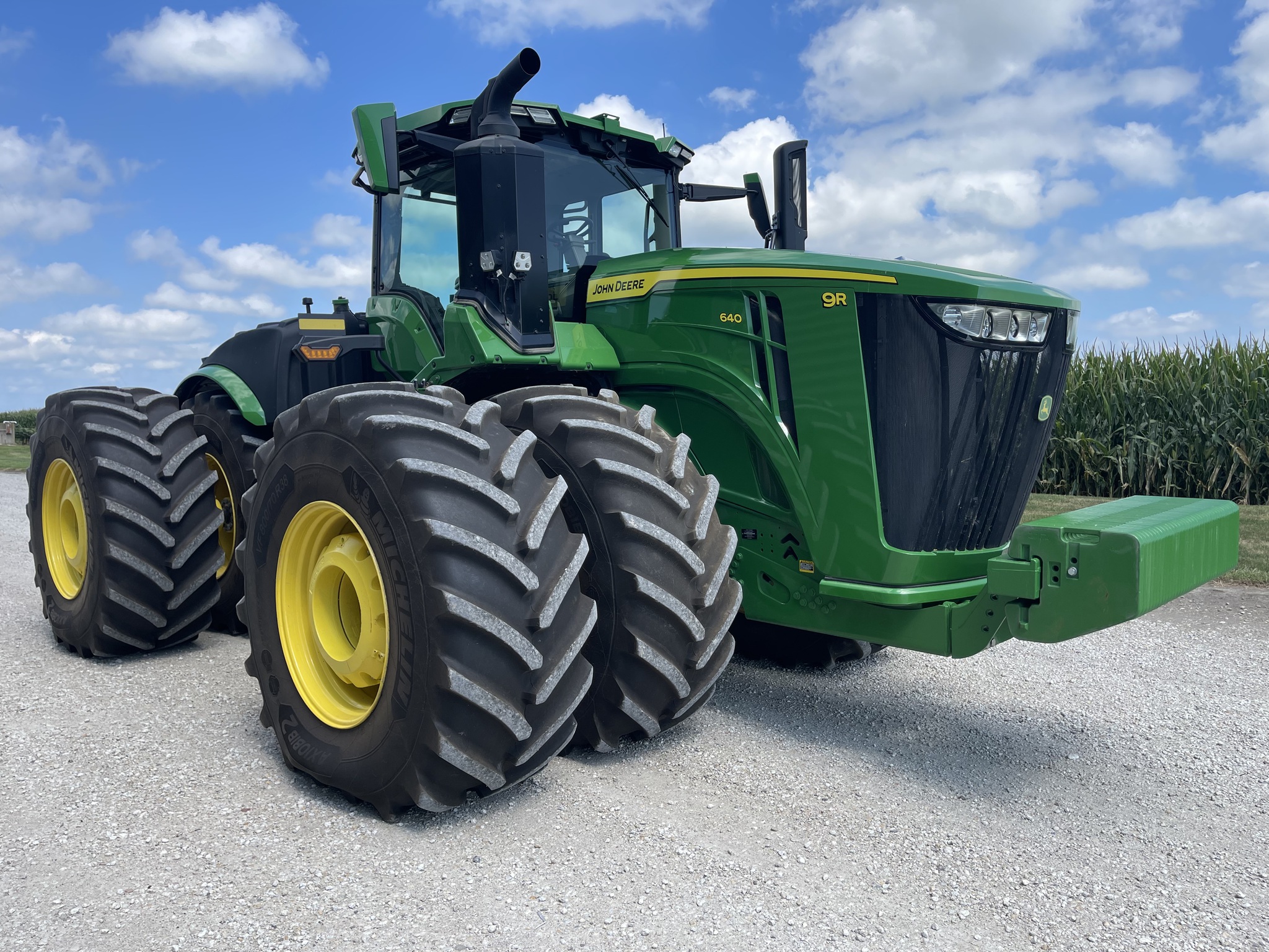  2023 John Deere 9R 640 at Heritage Tractor in Roanoke, IL
