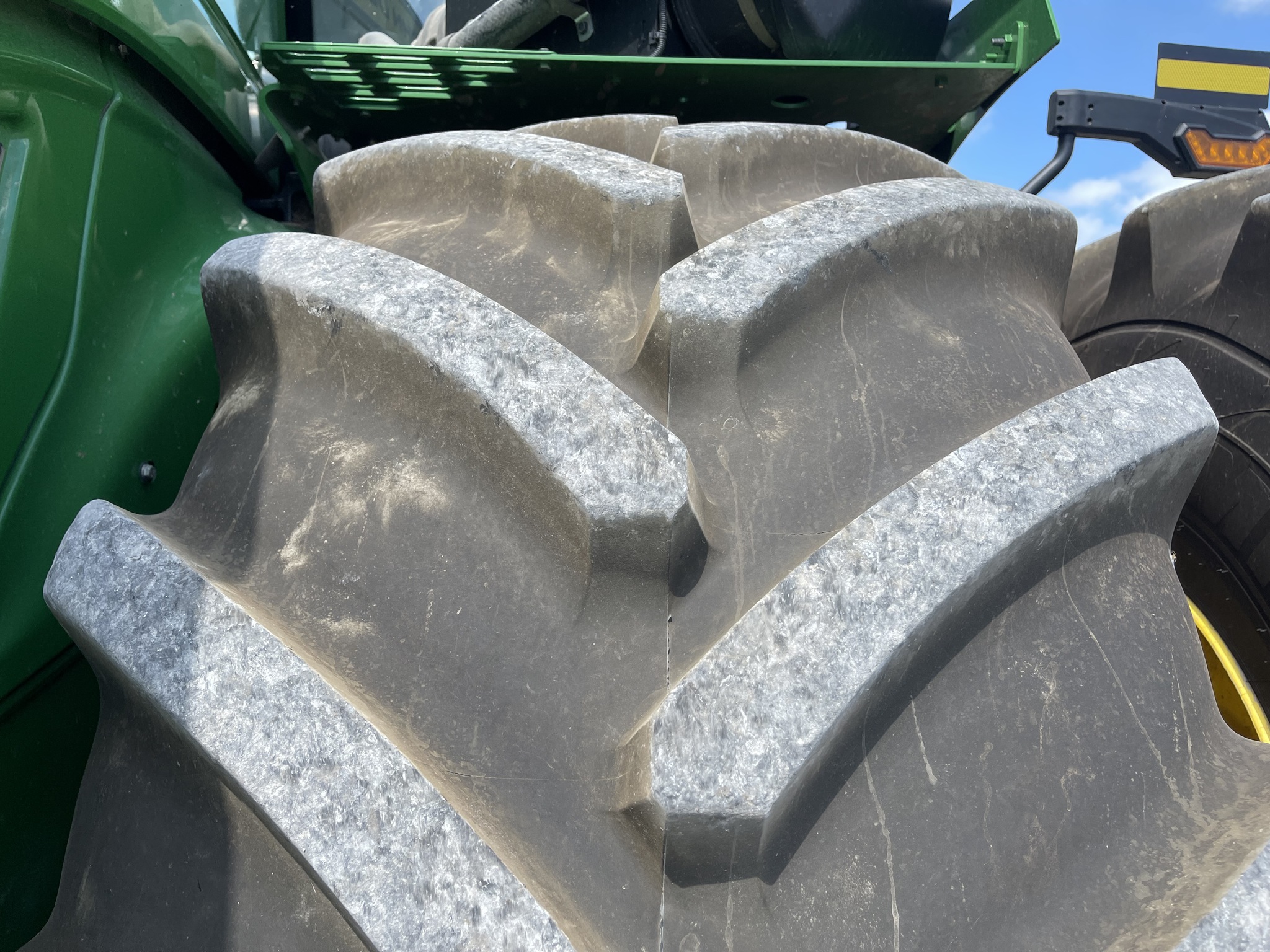  2023 John Deere 9R 640 at Heritage Tractor in Roanoke, IL