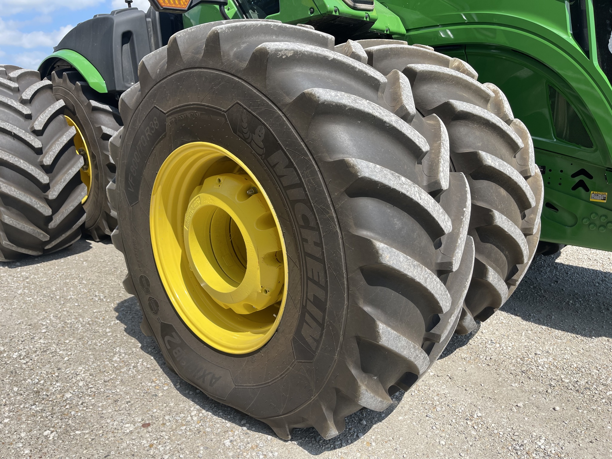  2023 John Deere 9R 640 at Heritage Tractor in Roanoke, IL