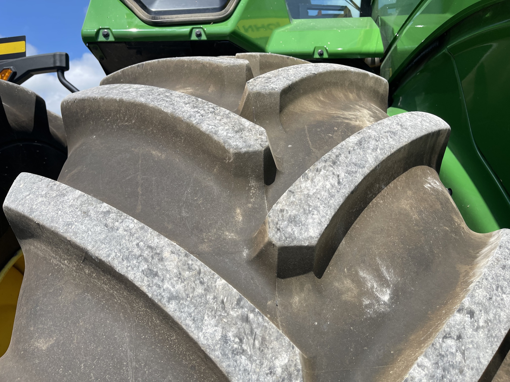  2023 John Deere 9R 640 at Heritage Tractor in Roanoke, IL