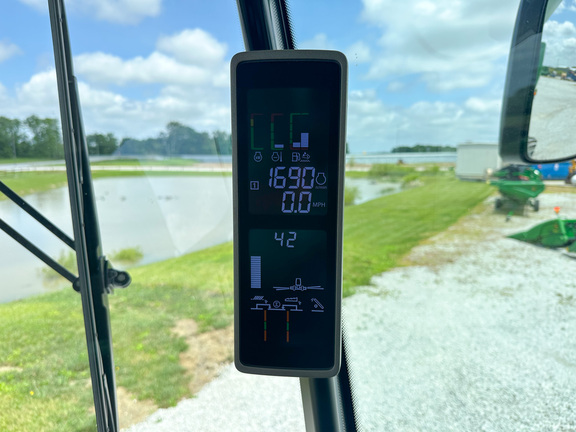 2024 John-Deere S780