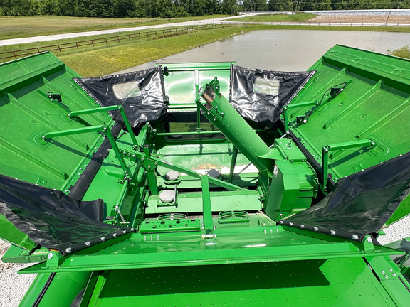 2024 John-Deere S780