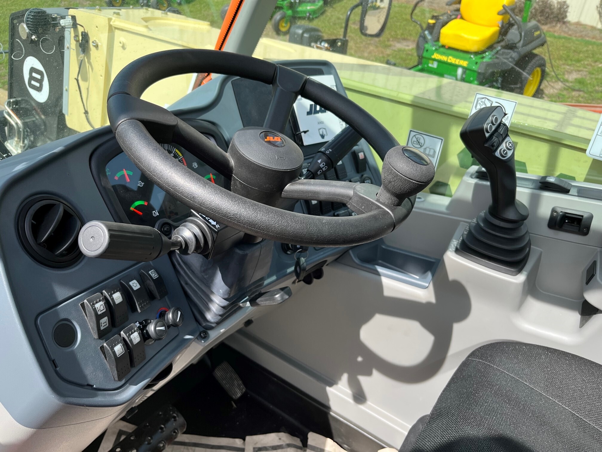 2024 JLG 823 Image 3