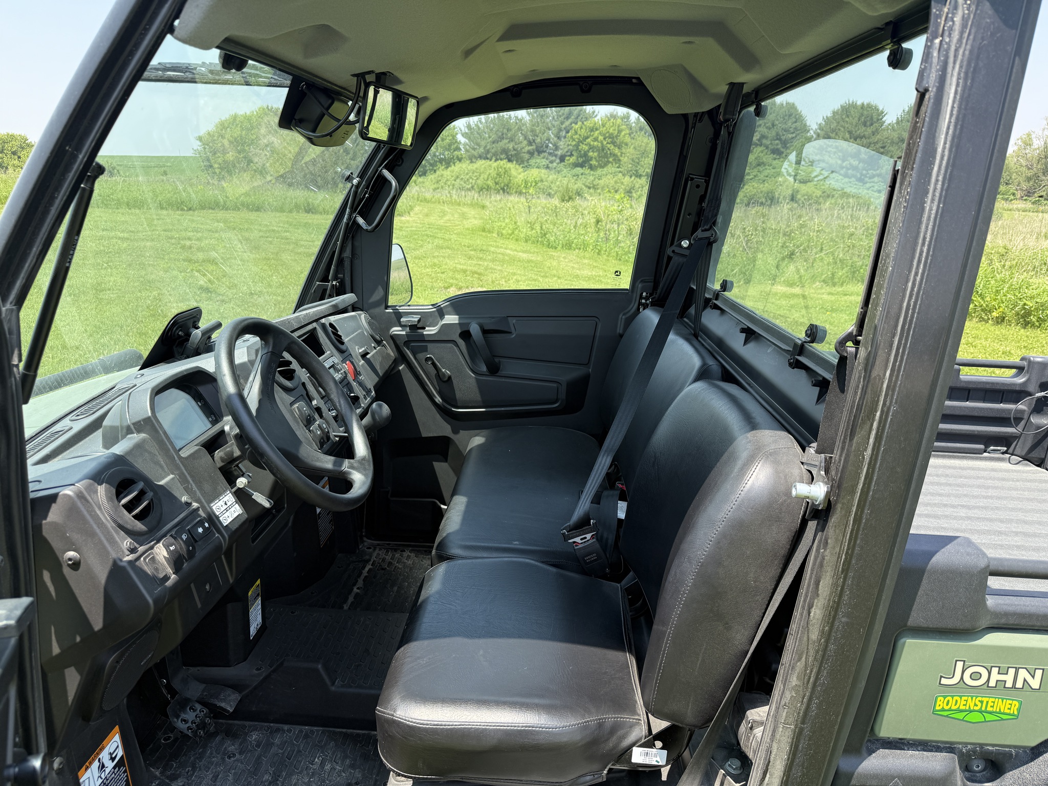2024 John Deere XUV 835M Image 8