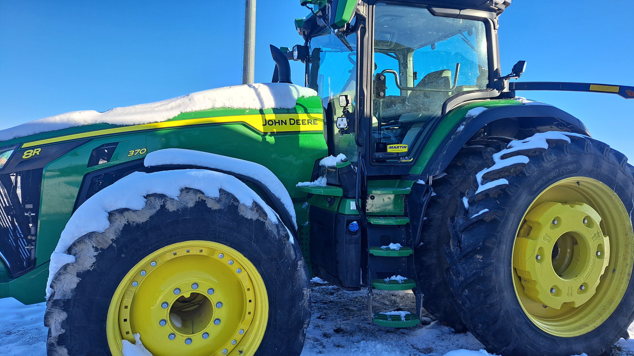  2022 John Deere 8R 370 at Heritage Tractor in Monmouth, IL