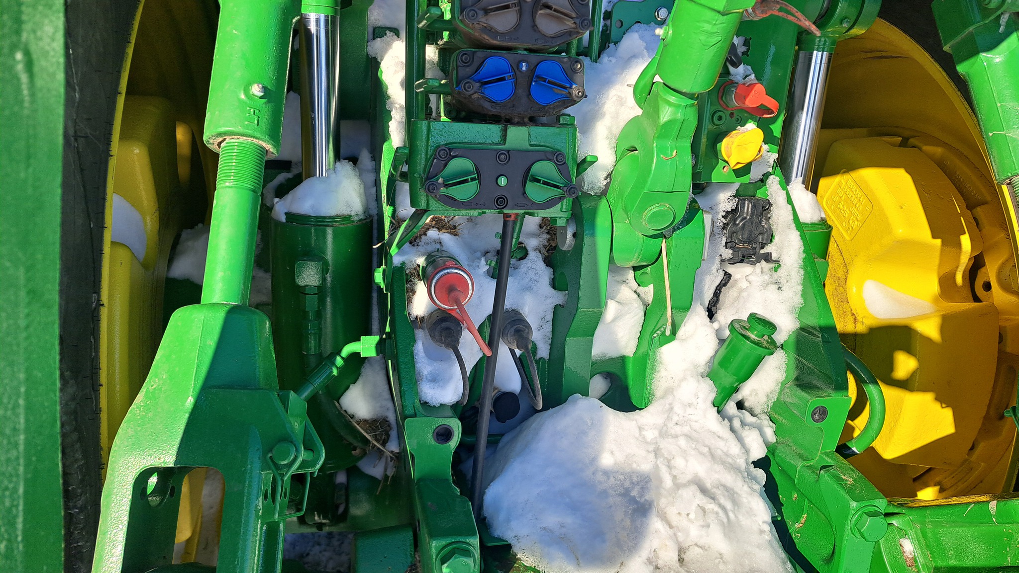  2022 John Deere 8R 370 at Heritage Tractor in Monmouth, IL