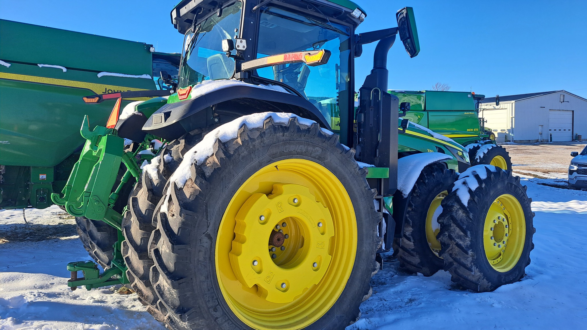  2022 John Deere 8R 370 at Heritage Tractor in Monmouth, IL