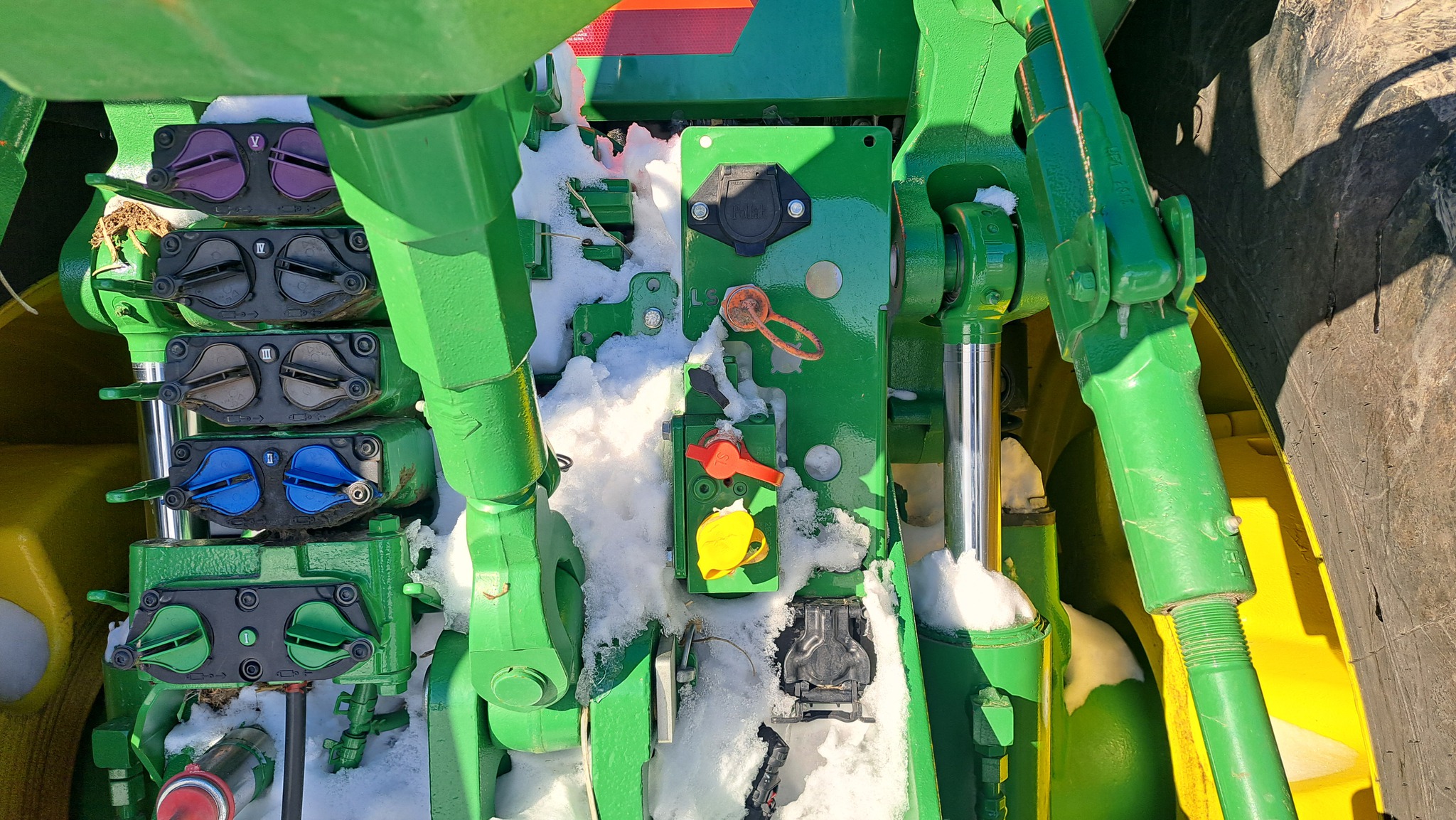  2022 John Deere 8R 370 at Heritage Tractor in Monmouth, IL