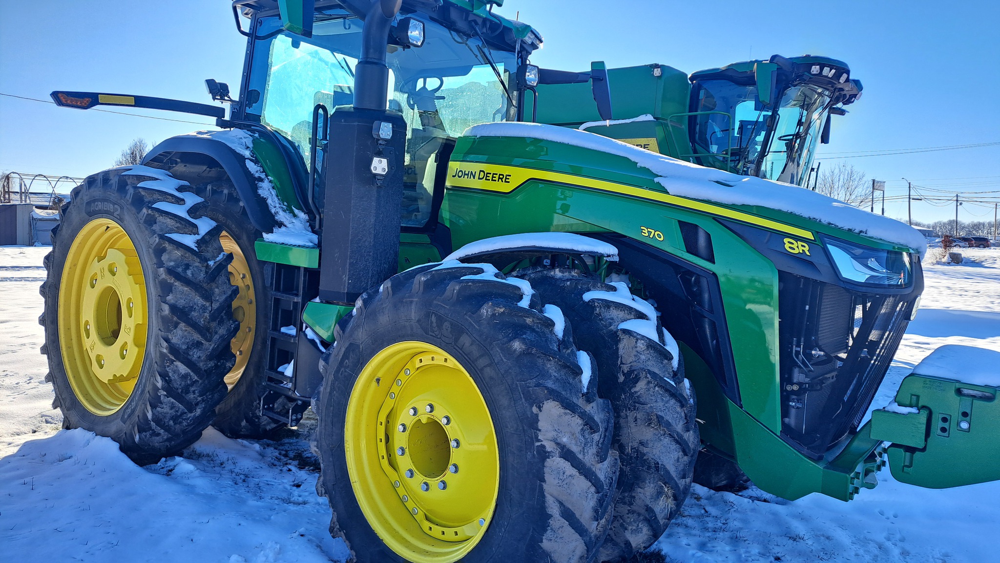  2022 John Deere 8R 370 at Heritage Tractor in Monmouth, IL