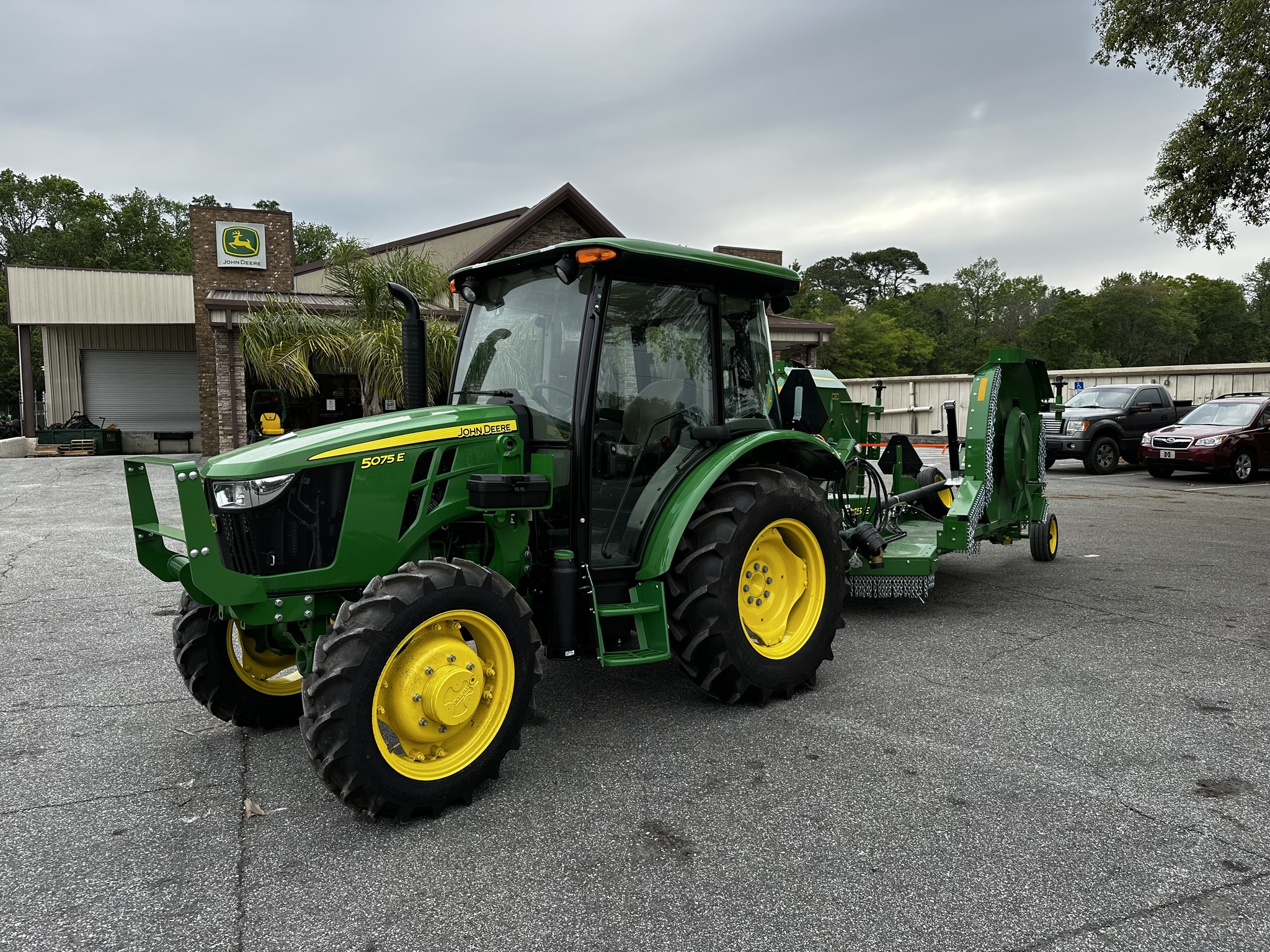 2025 John Deere 5075E Image 1
