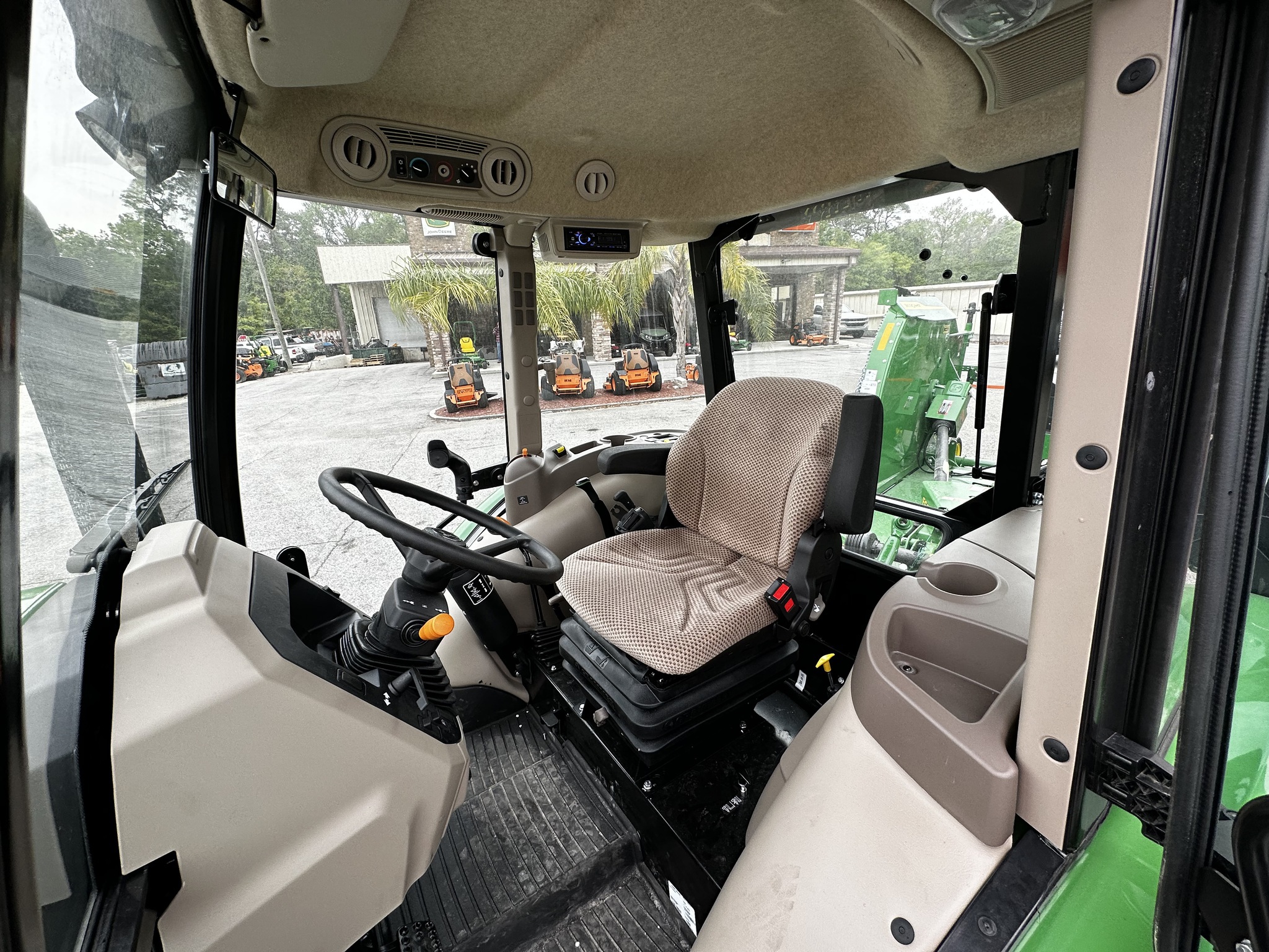 2025 John Deere 5075E Image 6