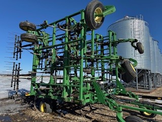 2002 John Deere 2400 Image 1