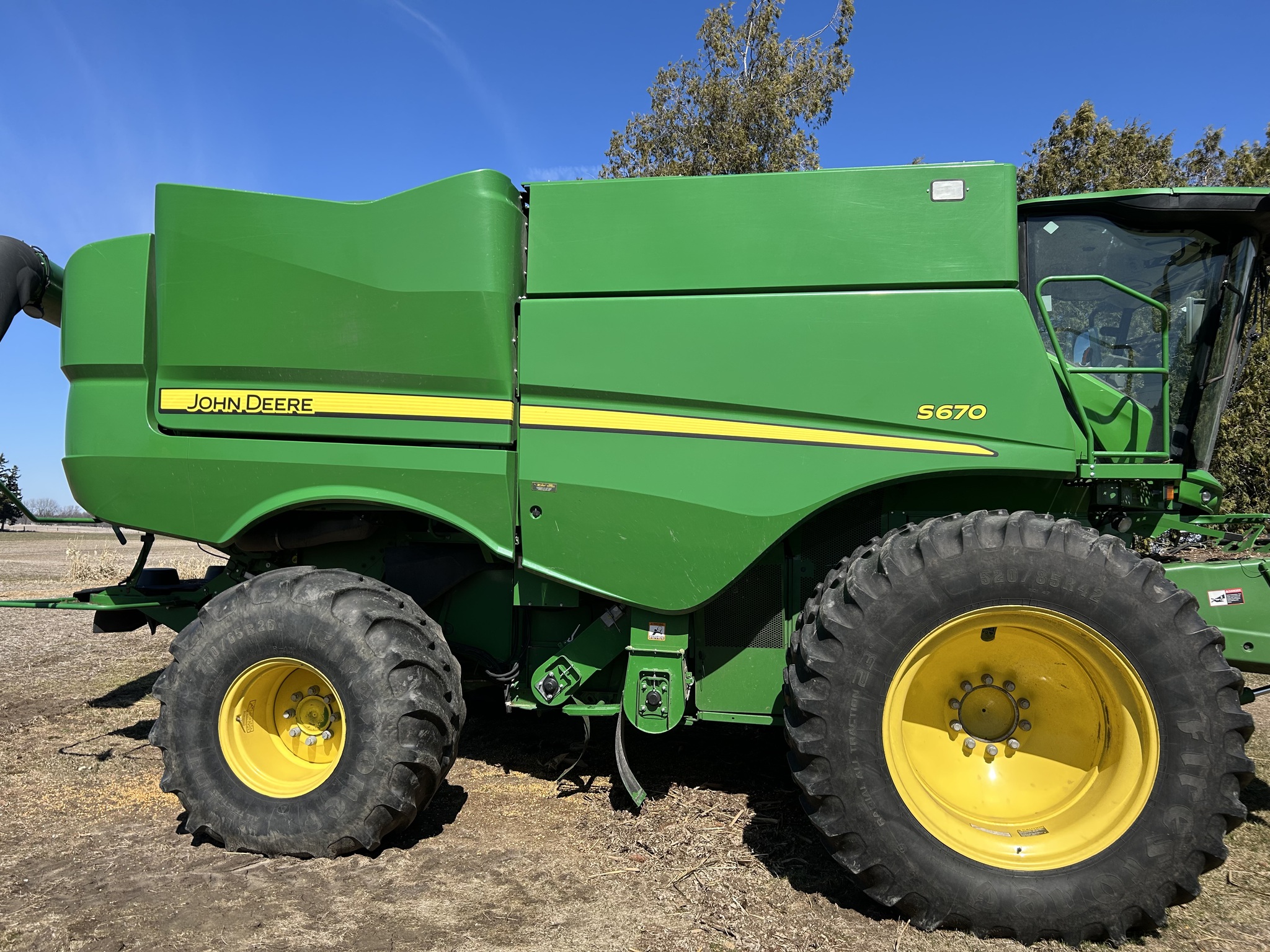 2017 John Deere S670 Image 3