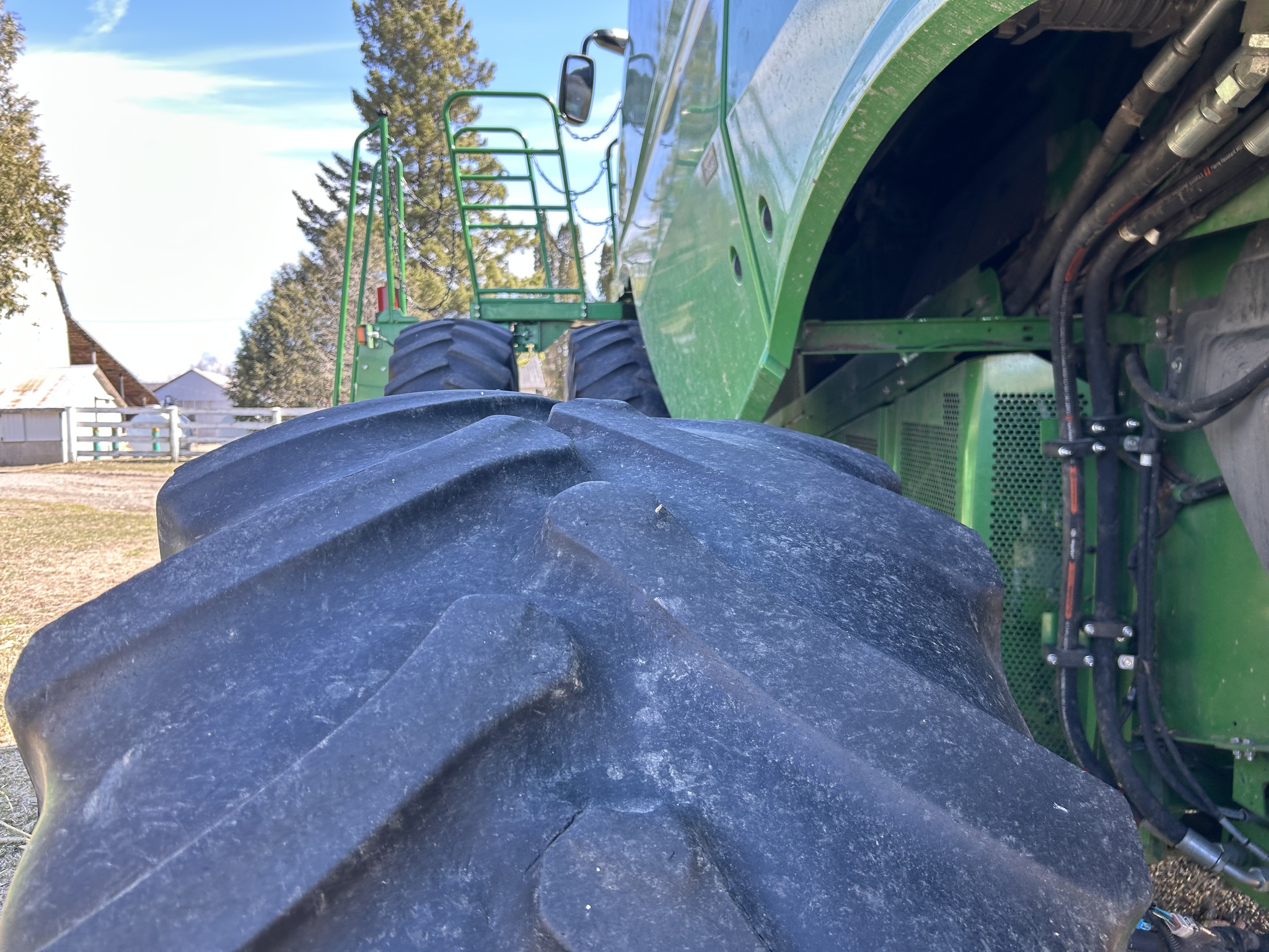 2017 John Deere S670 Image 9