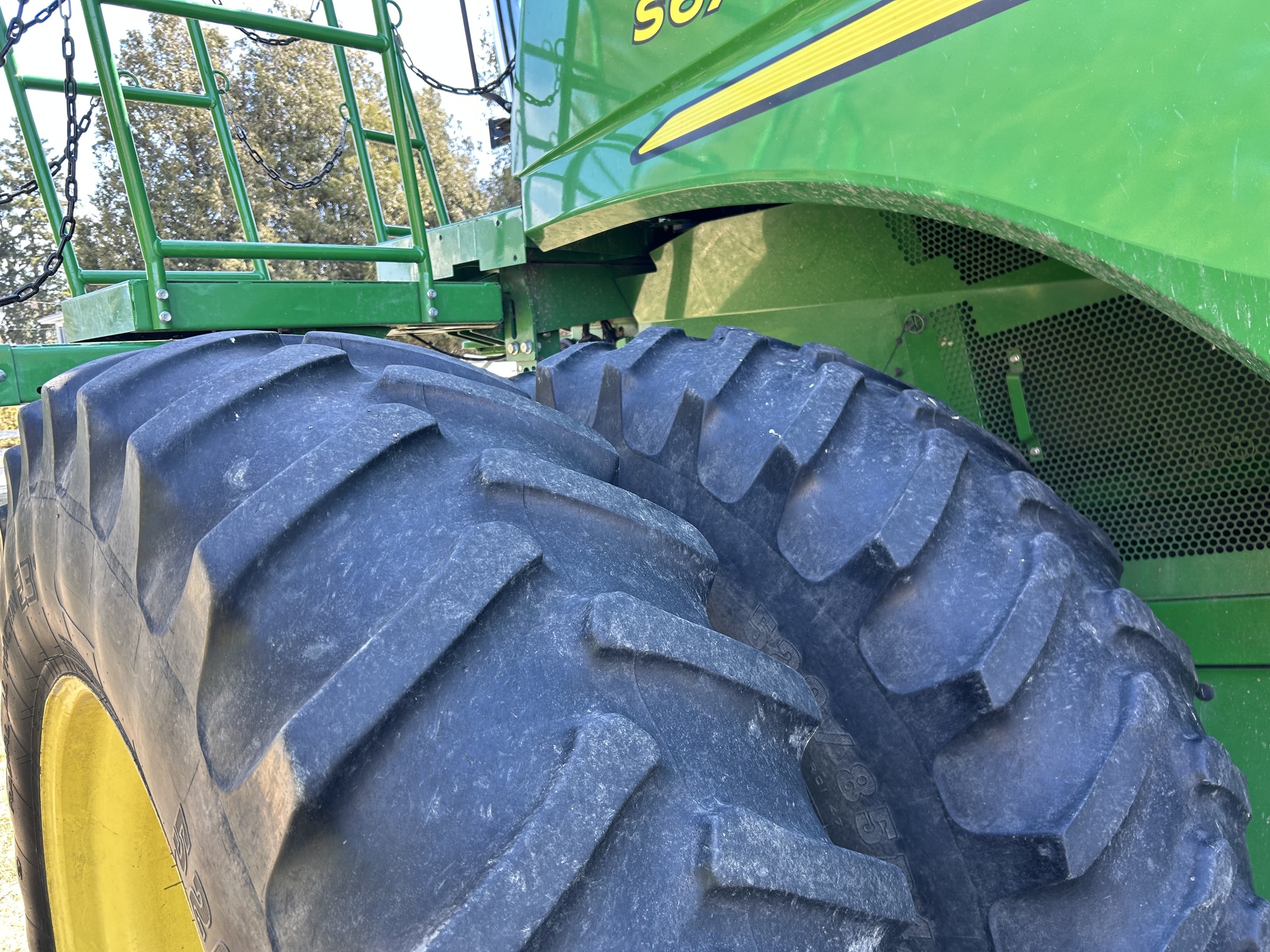 2017 John Deere S670 Image 12