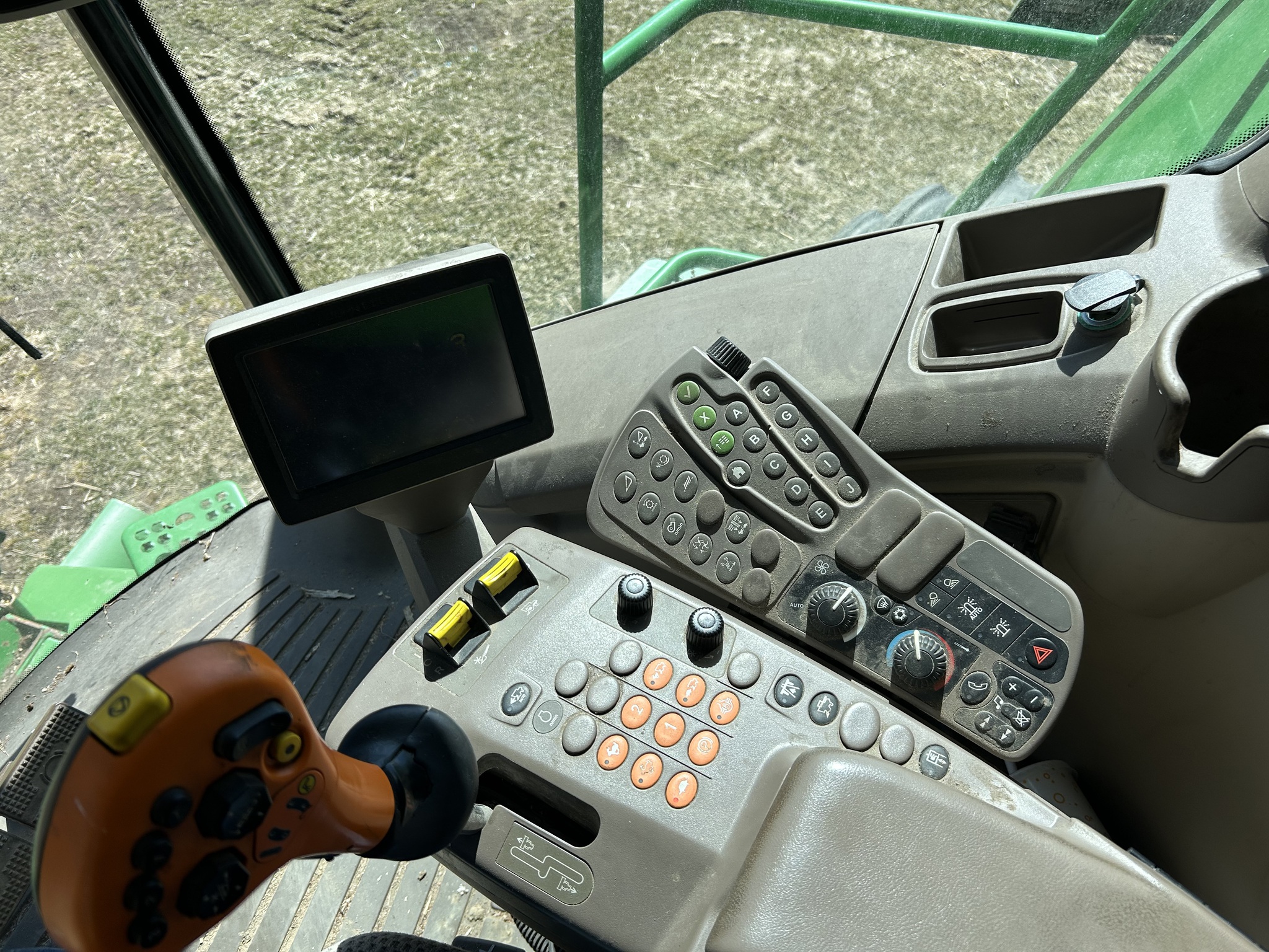 2017 John Deere S670 Image 22