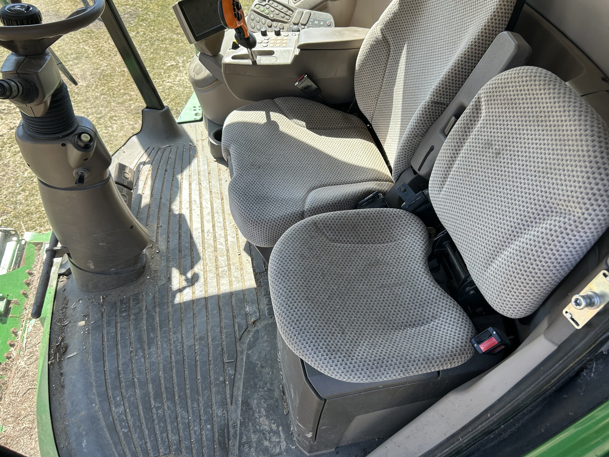 2017 John Deere S670 Image 25