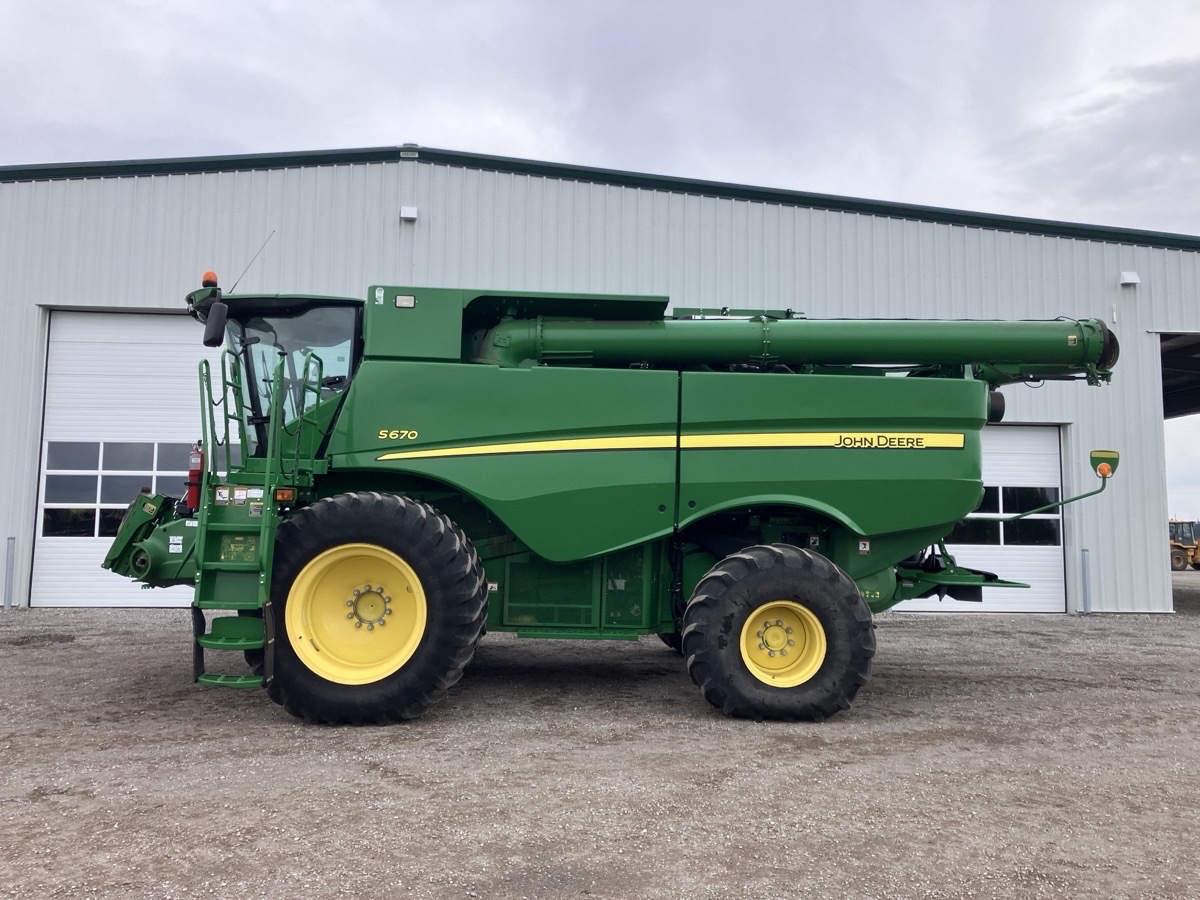2017 John Deere S670 Image 1