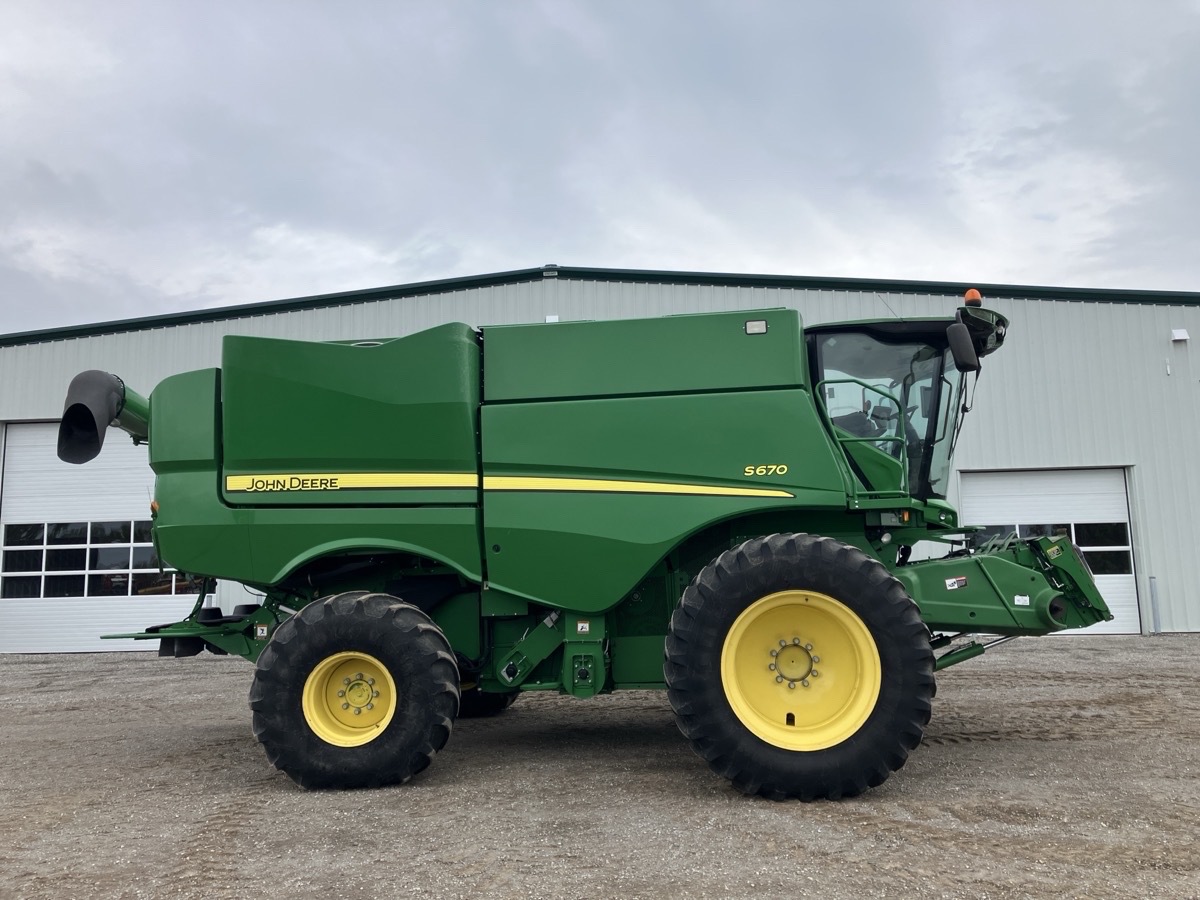 2017 John Deere S670 Image 4