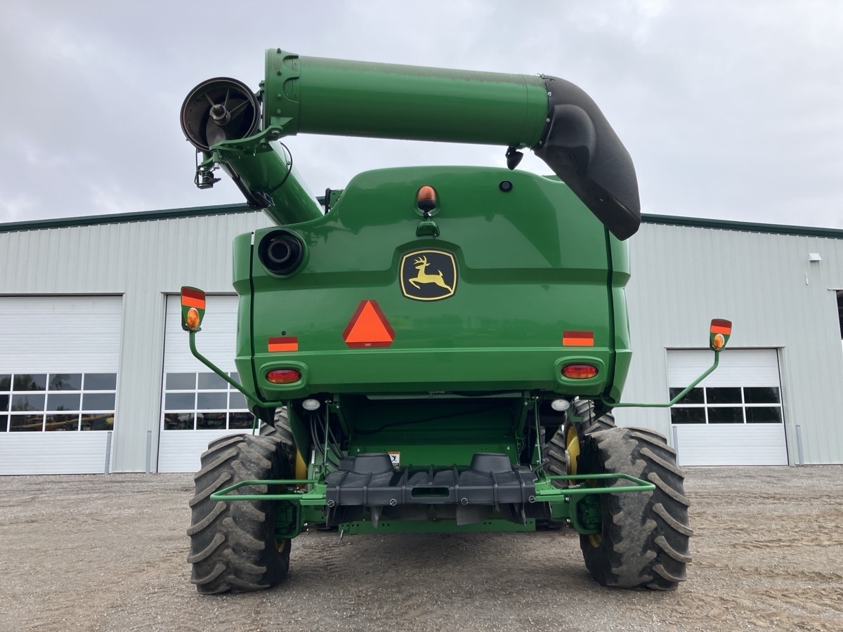 2017 John Deere S670 Image 6