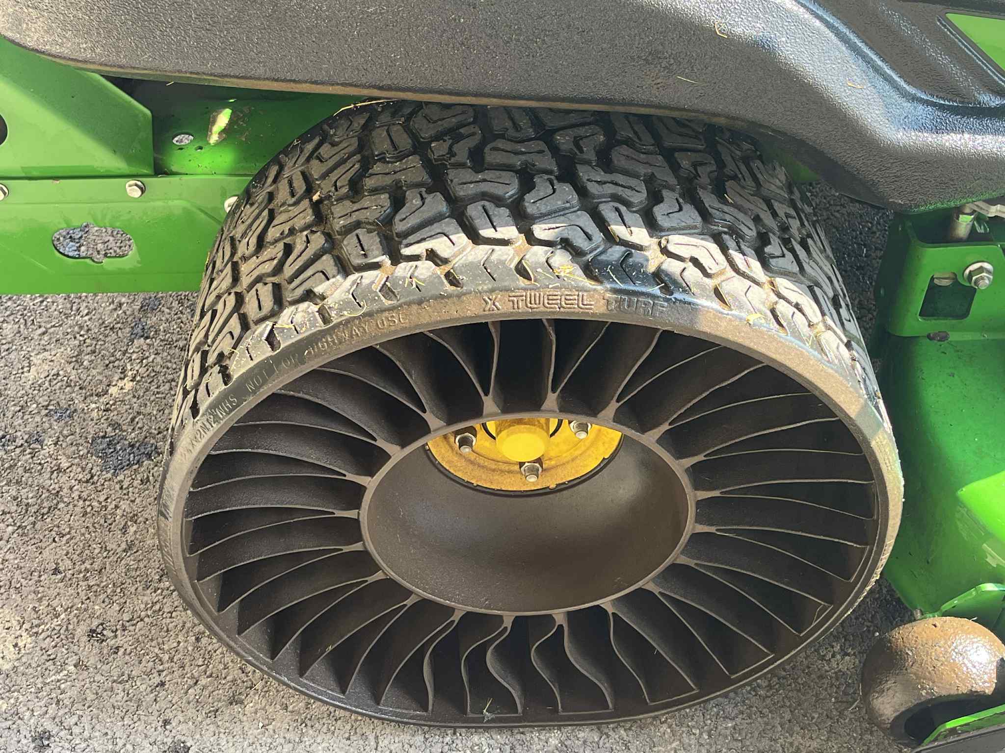 2022 John Deere Z960M Image 7