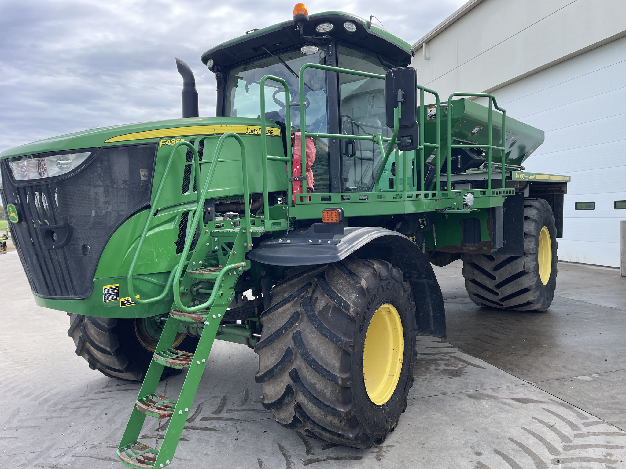 2018 John Deere F4365 Image 3