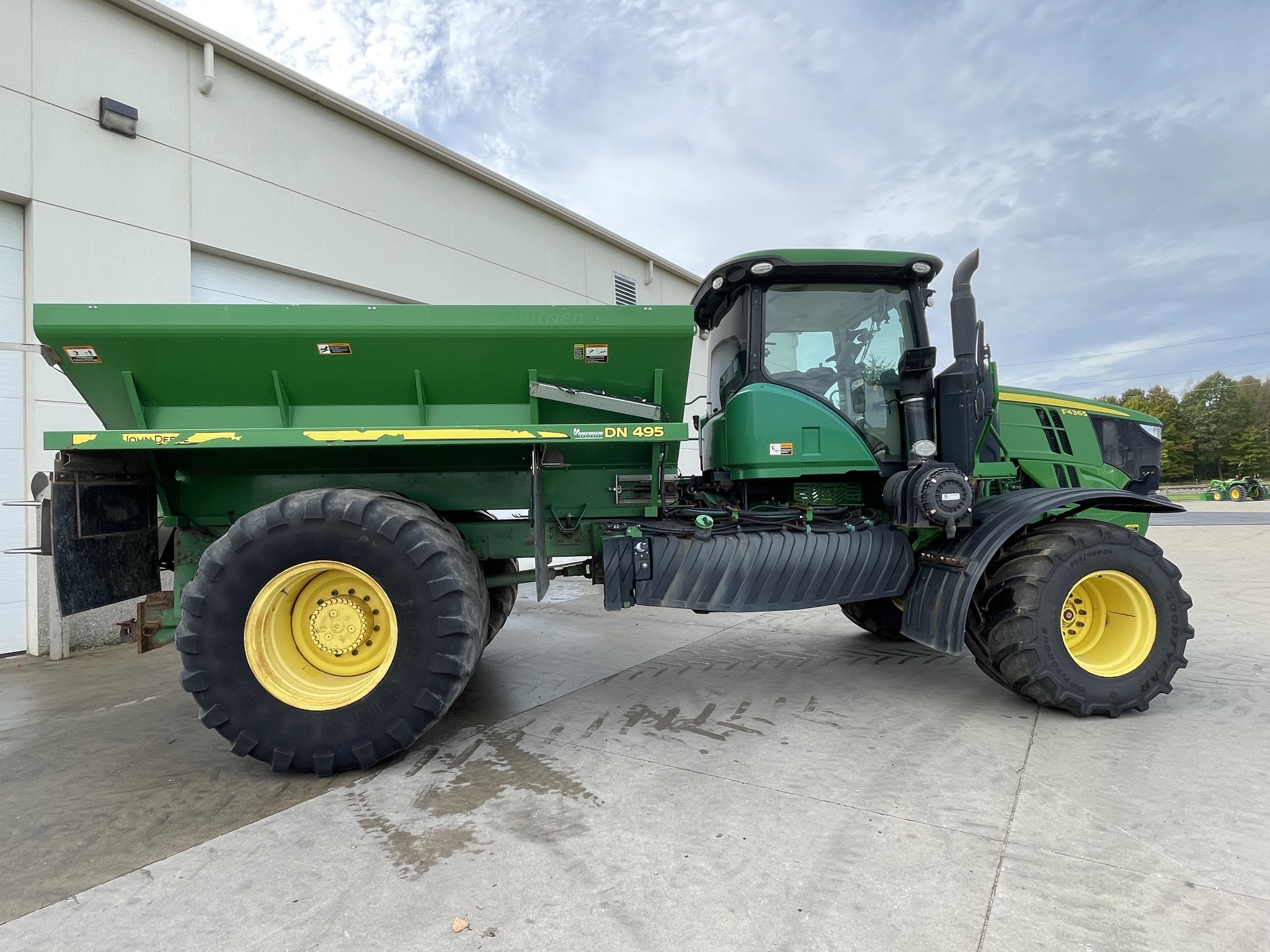 2018 John Deere F4365 Image 8
